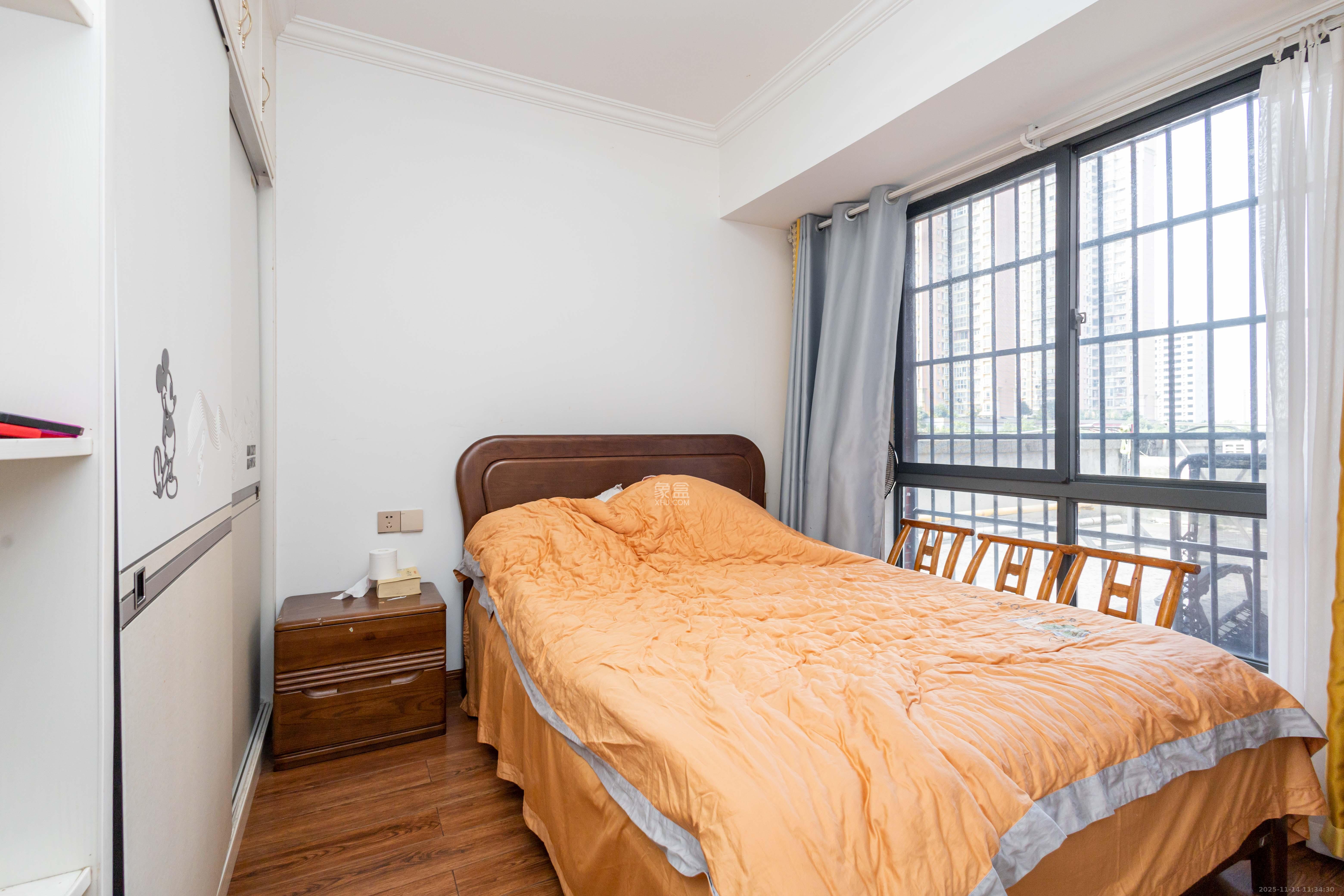 海德公园  4室2厅1卫    89.8万卧室