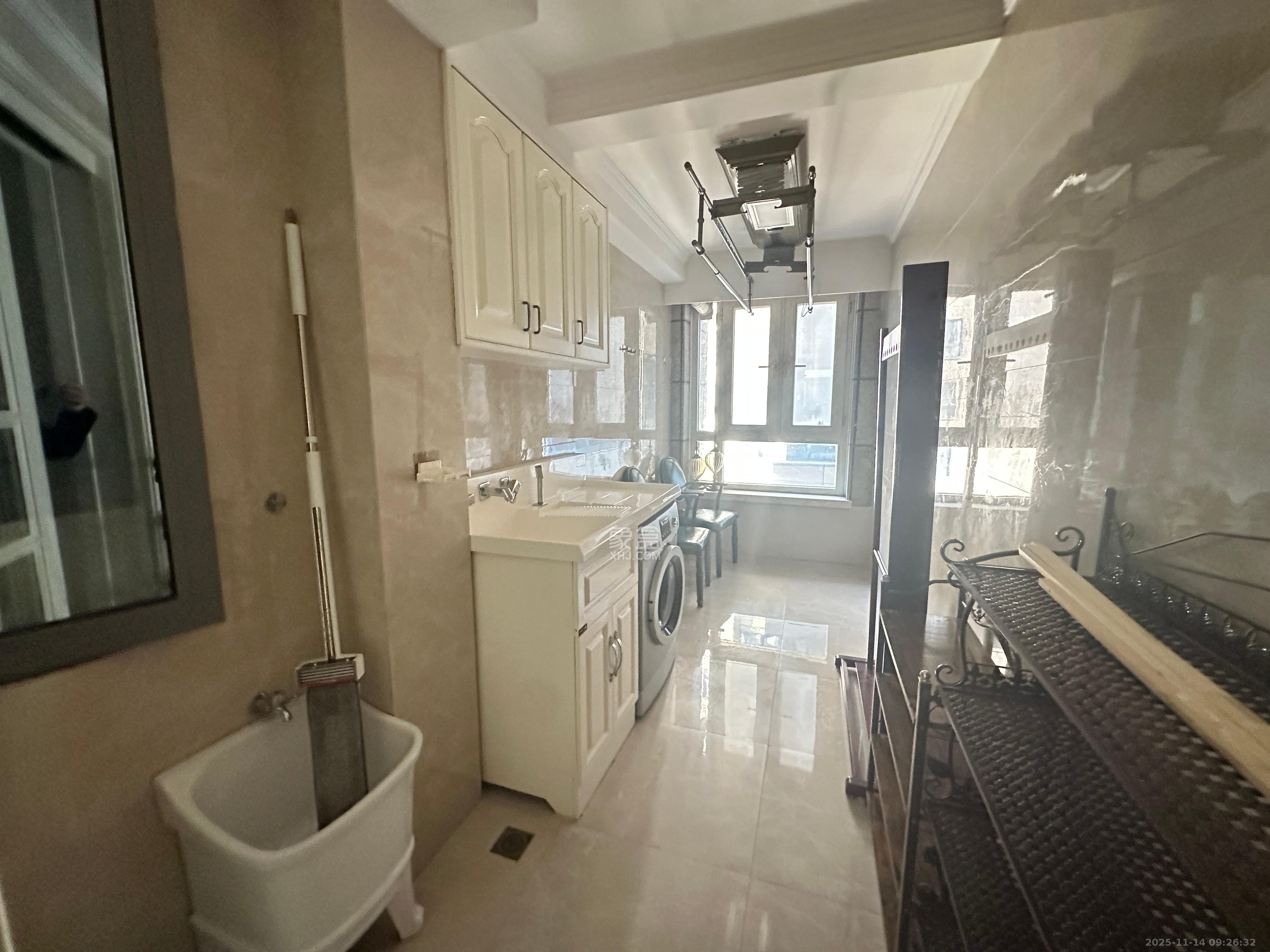 保利国际广场  3室2厅2卫    8000.0元/月室内图