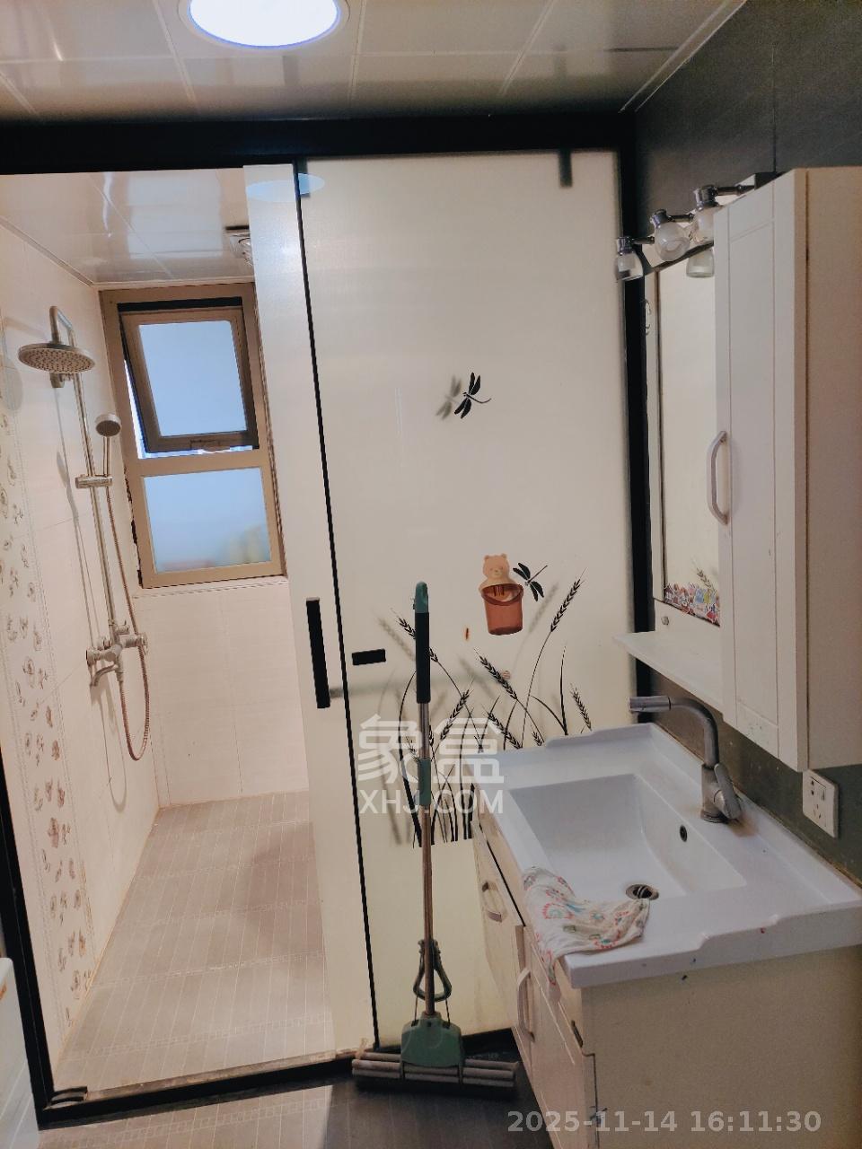 怡海星城  3室2厅1卫    1800.0元/月室内图