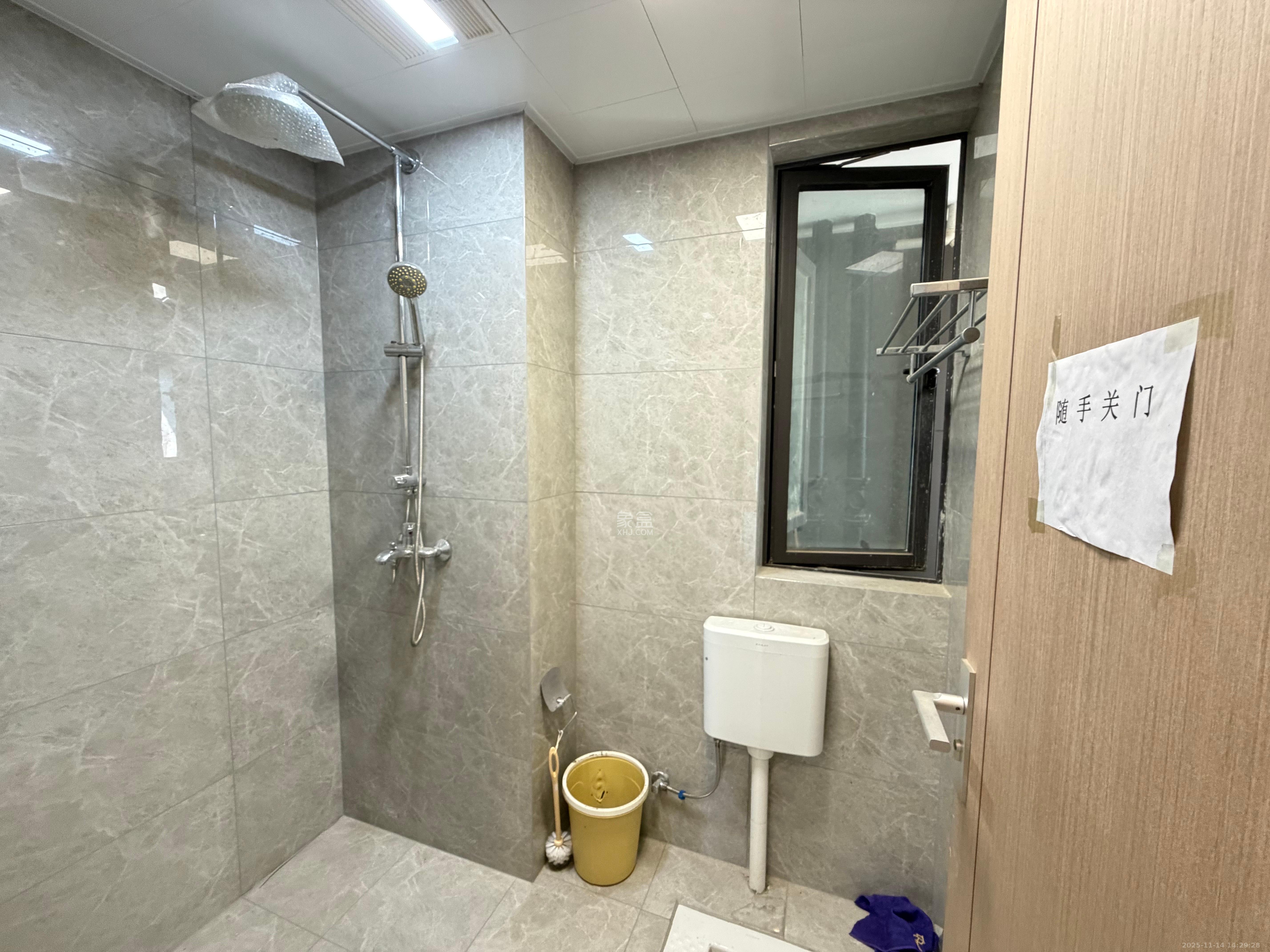 长房星城天地  3室1厅2卫    4100.0元/月室内图