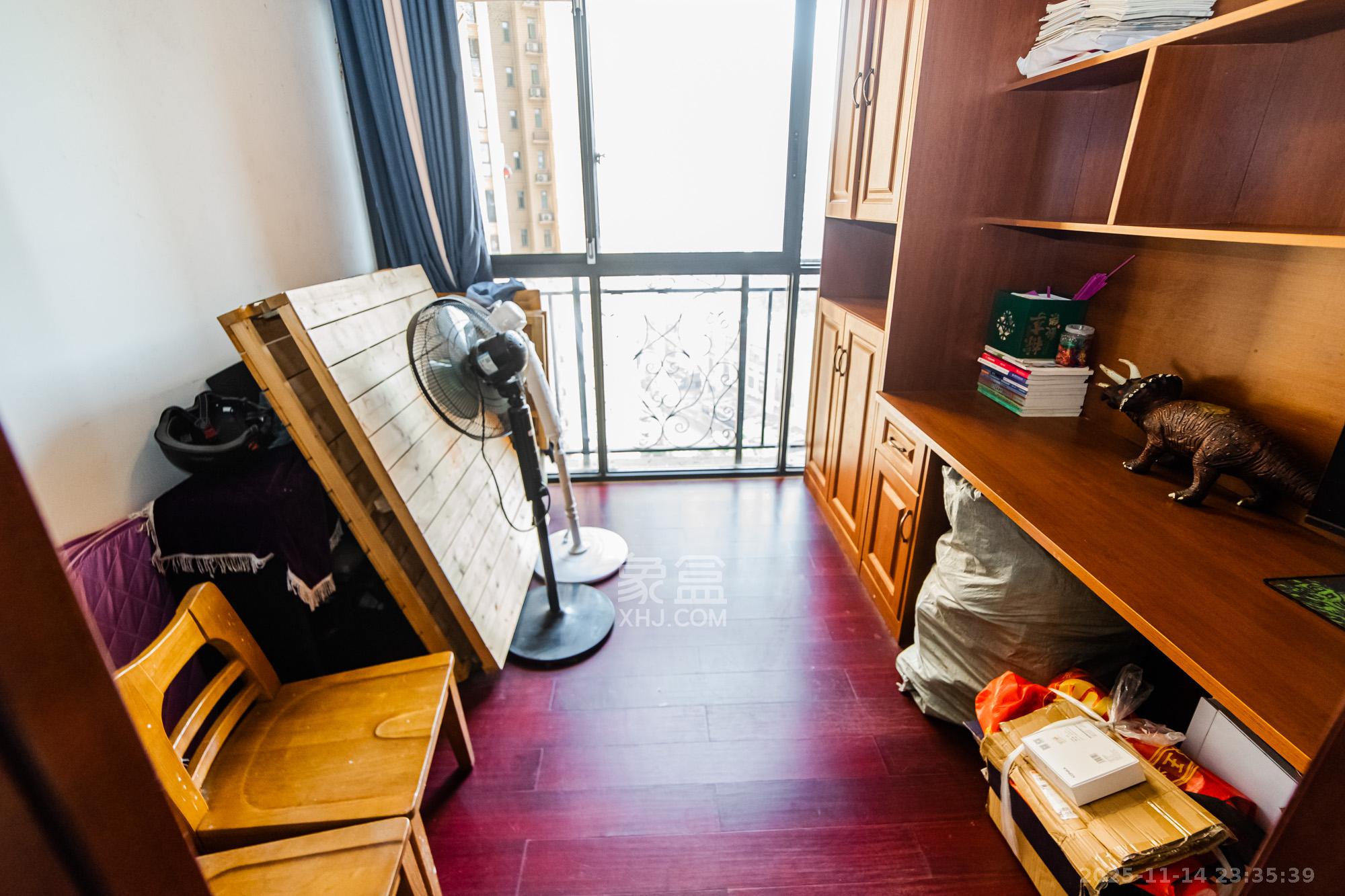 珠江郦城公园1号  3室2厅2卫    180.0万卧室