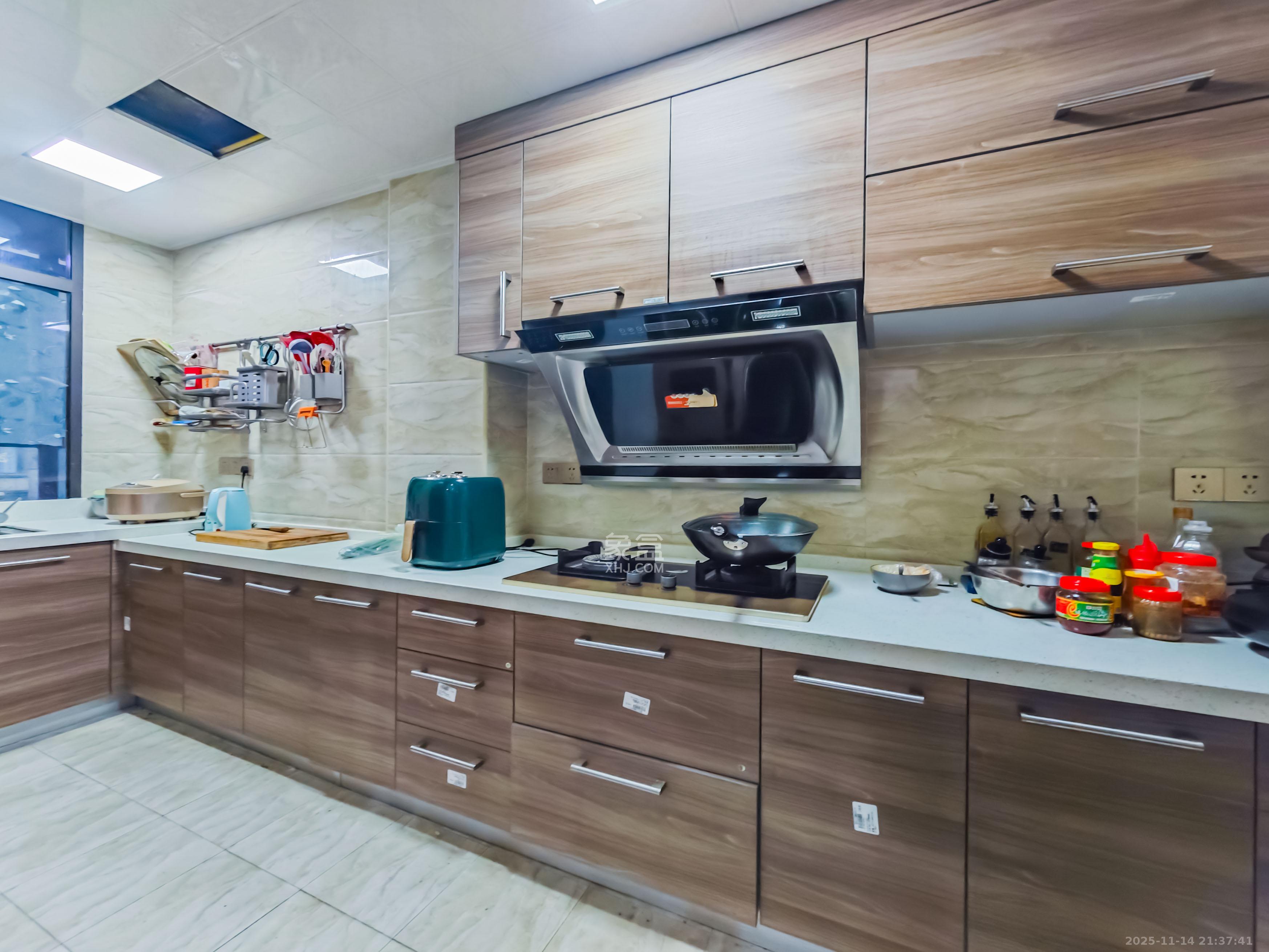 绿地之窗 4室2厅2卫 166.0万 绿地之窗 4室2厅2卫 166.0万厨房