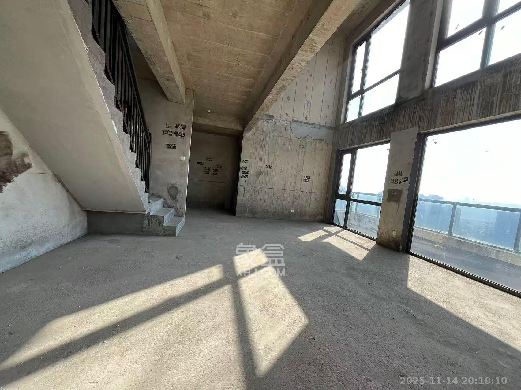 潭房中央公园  5室2厅2卫    70.0万