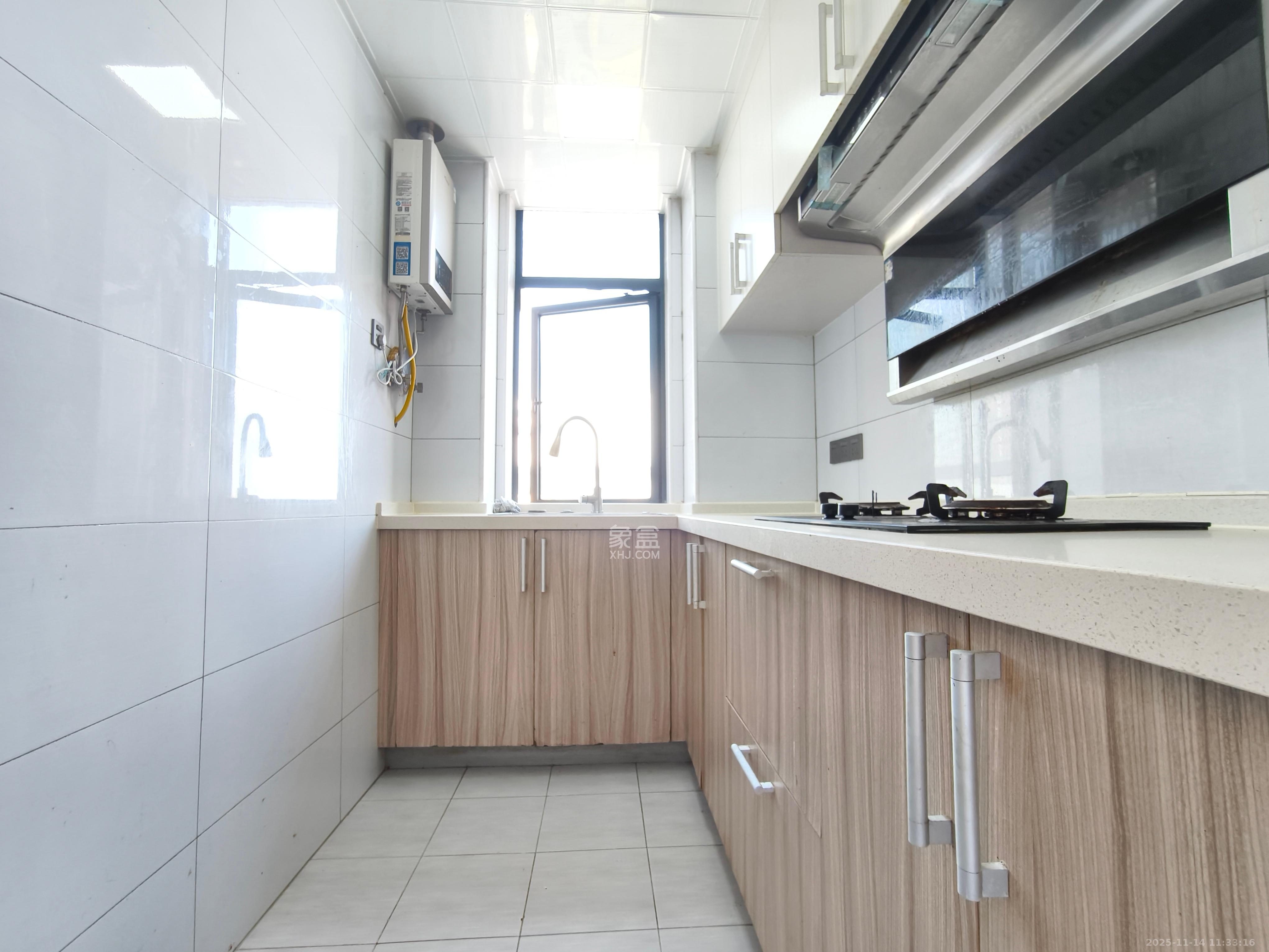 紫华郡  3室2厅2卫    49.8万厨房