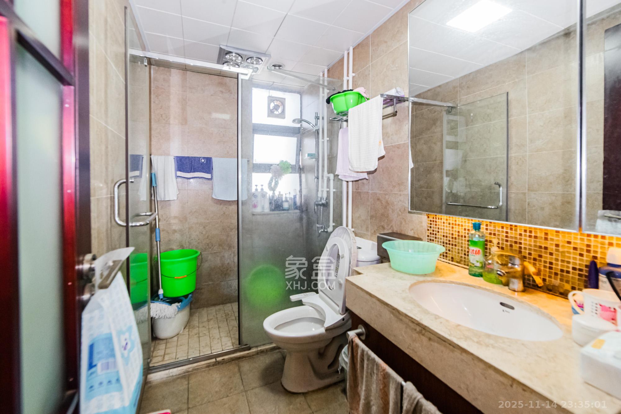 珠江花城四期花盛  3室2厅2卫    115.0万卫生间