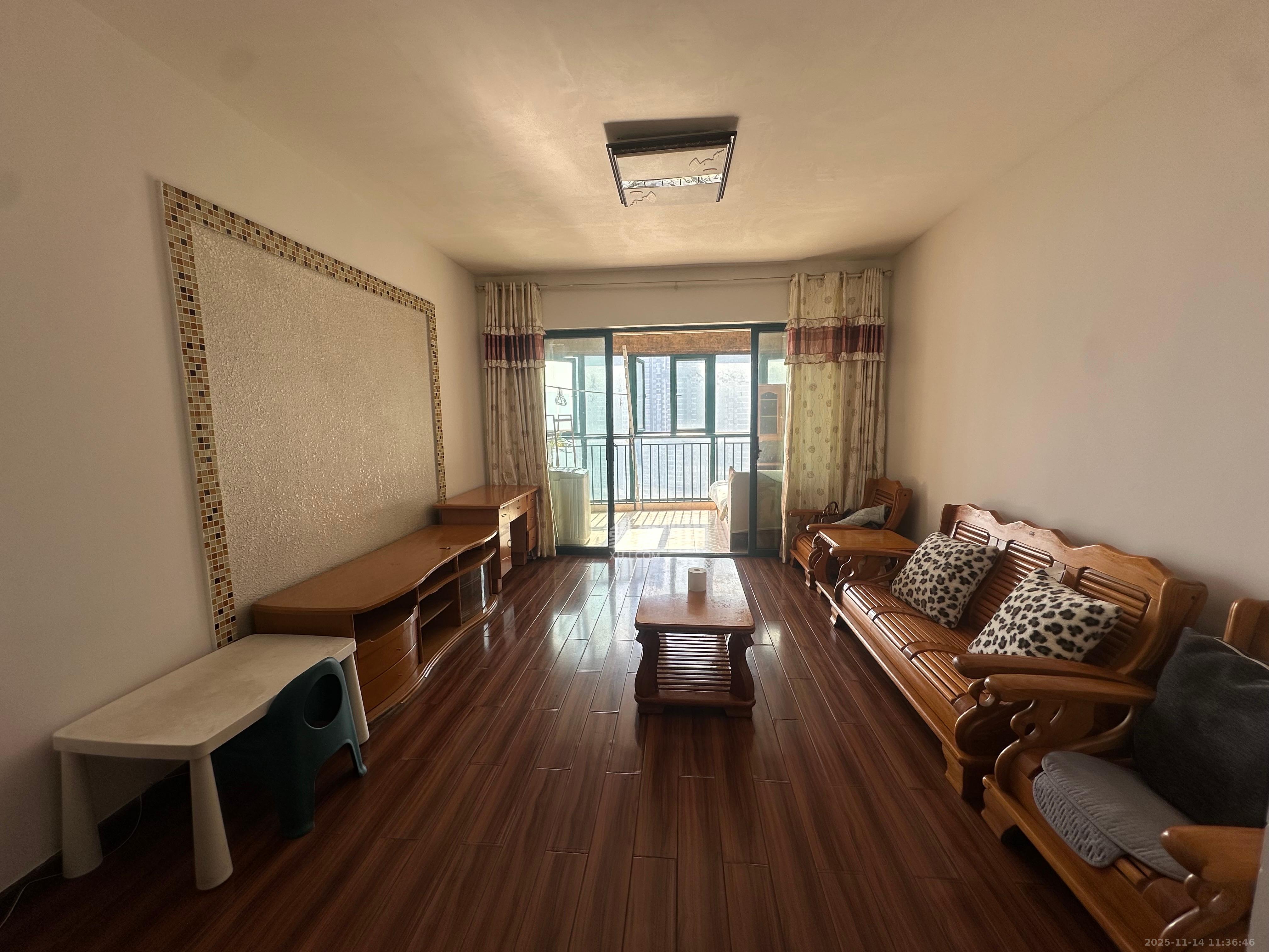 滨江金座  2室2厅1卫    2200.0元/月