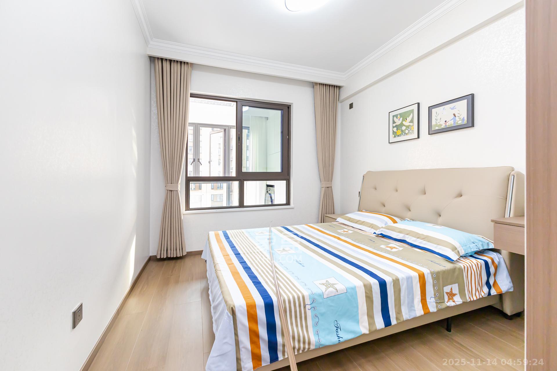 龙湖璟宸原著（龙湖紫宸）  4室2厅2卫    109.8万卧室