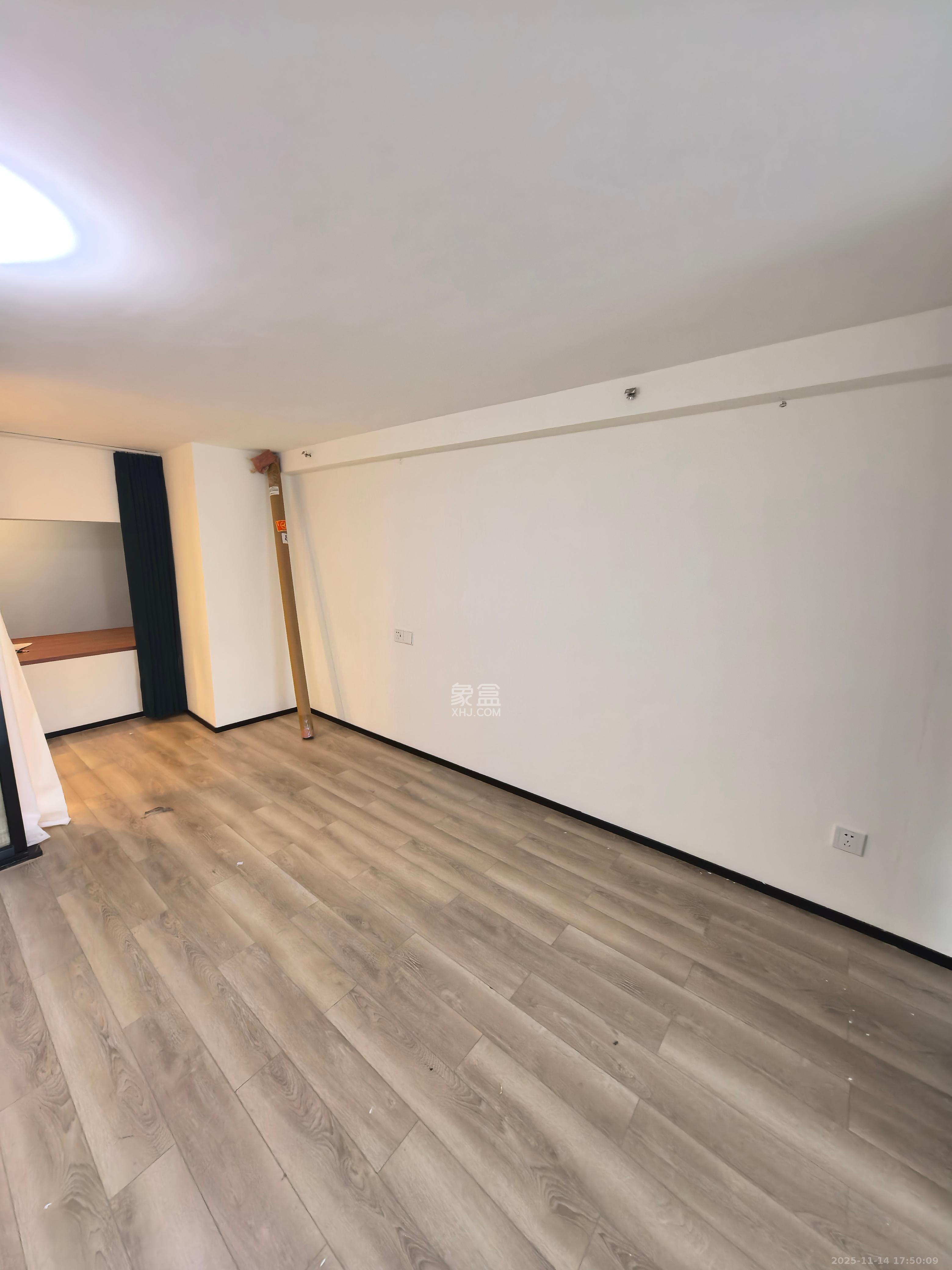 藏珑湖上公馆  1室1厅1卫    2000.0元/月室内图