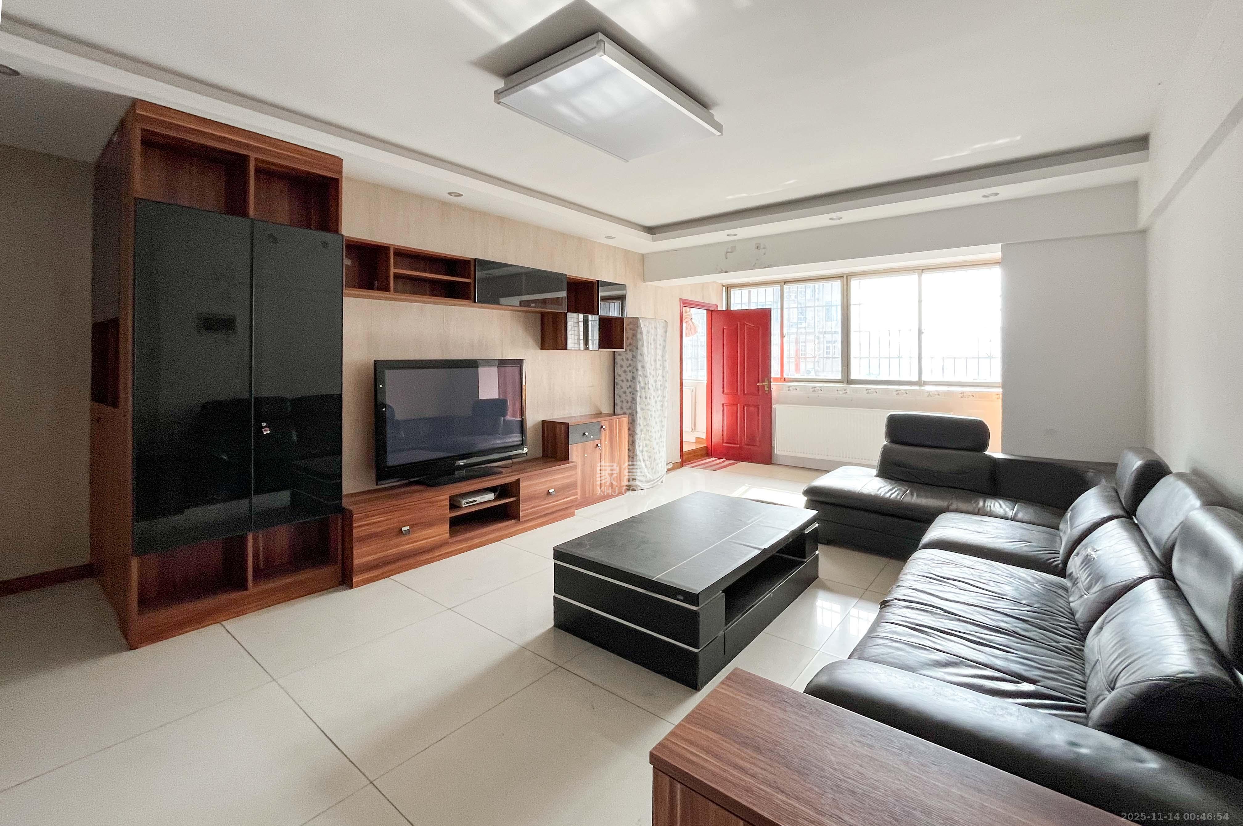 麓谷雅园  4室2厅2卫    90.0万客厅