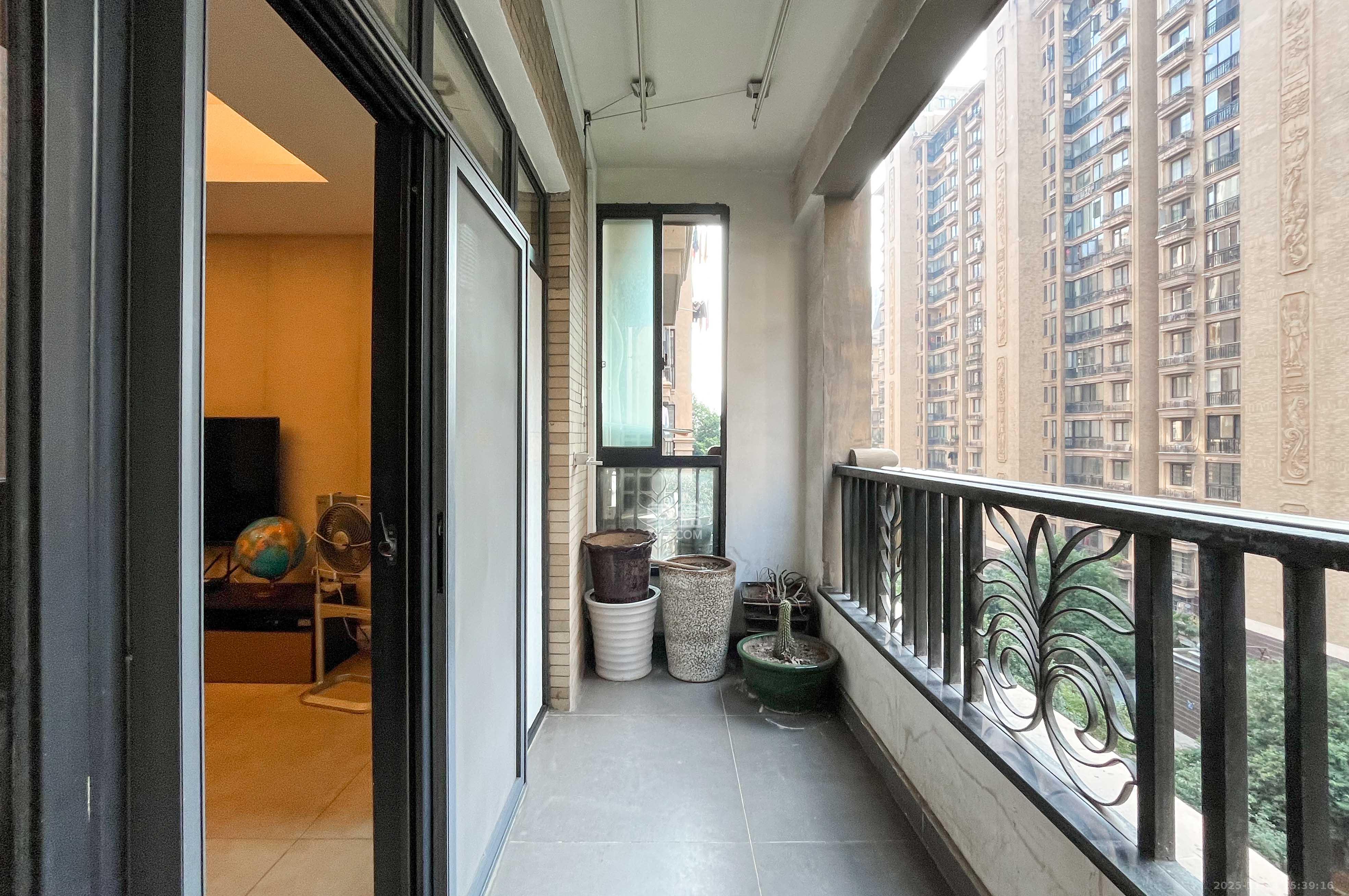 沁园春御院 3室2厅2卫 132.0万 沁园春御院 3室2厅2卫 132.0万其他