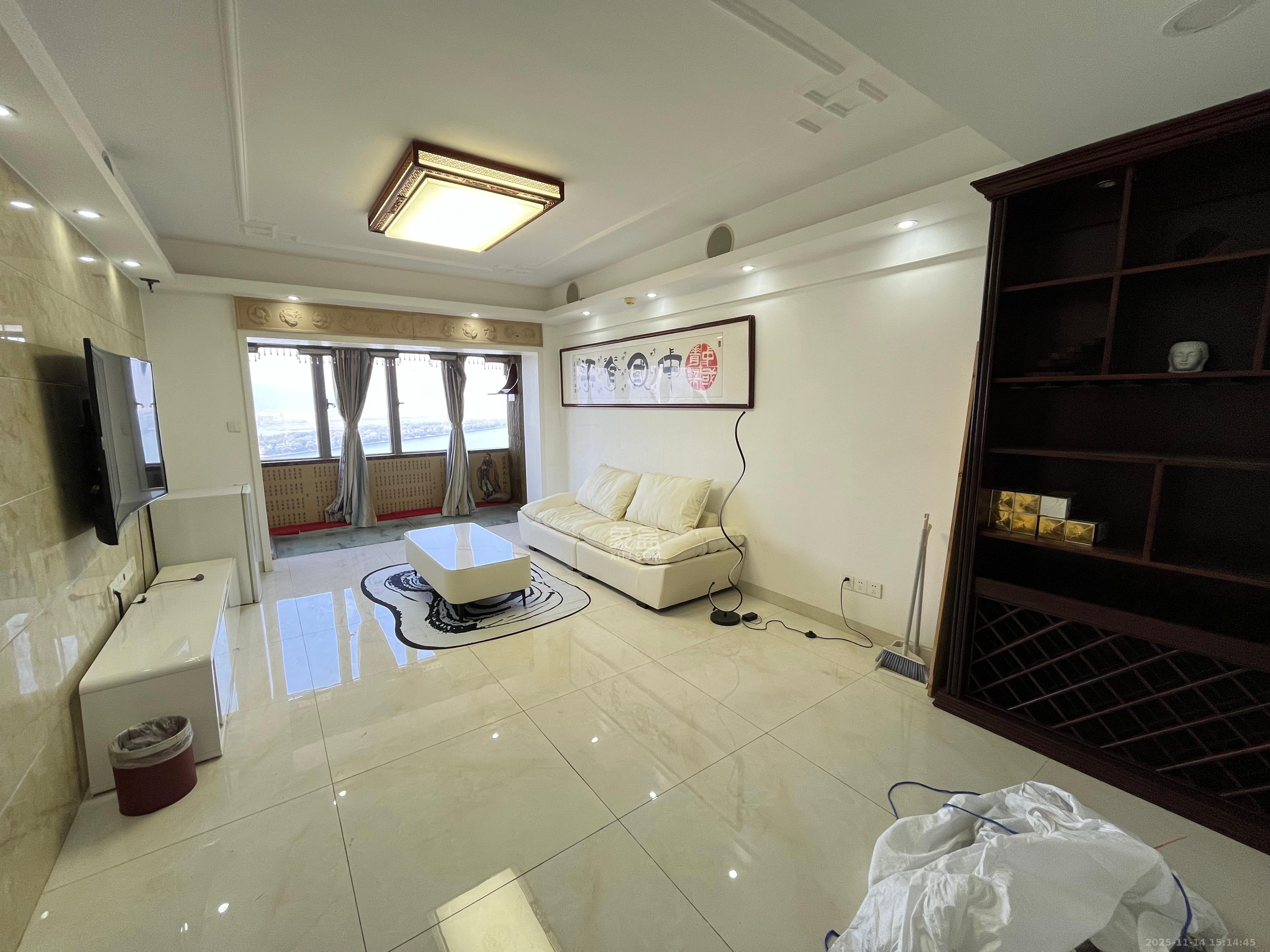 保利国际广场  1室1厅1卫    3100.0元/月