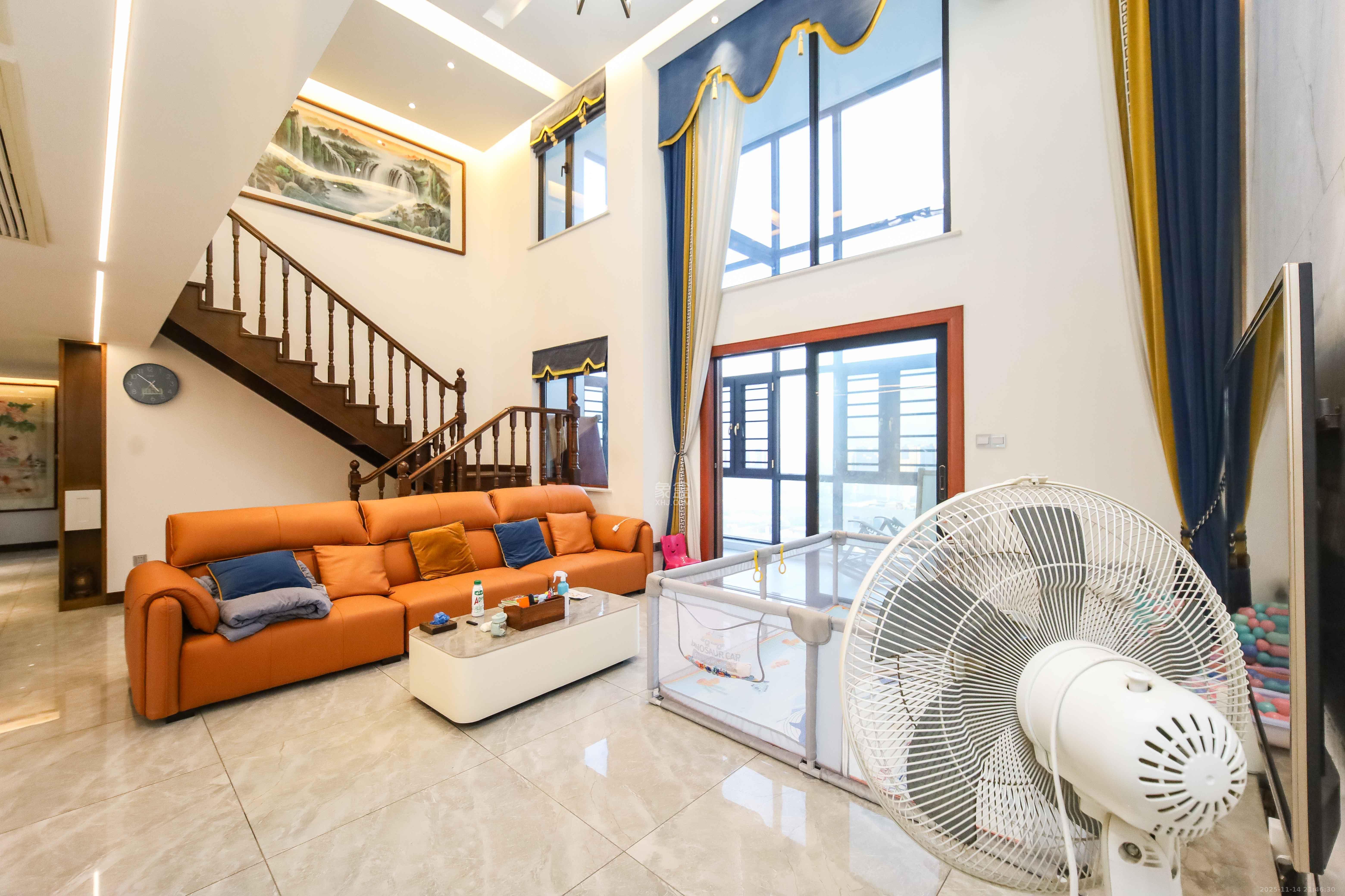 万科金域蓝湾 4室2厅2卫 550.0万 万科金域蓝湾 4室2厅2卫 550.0万客厅