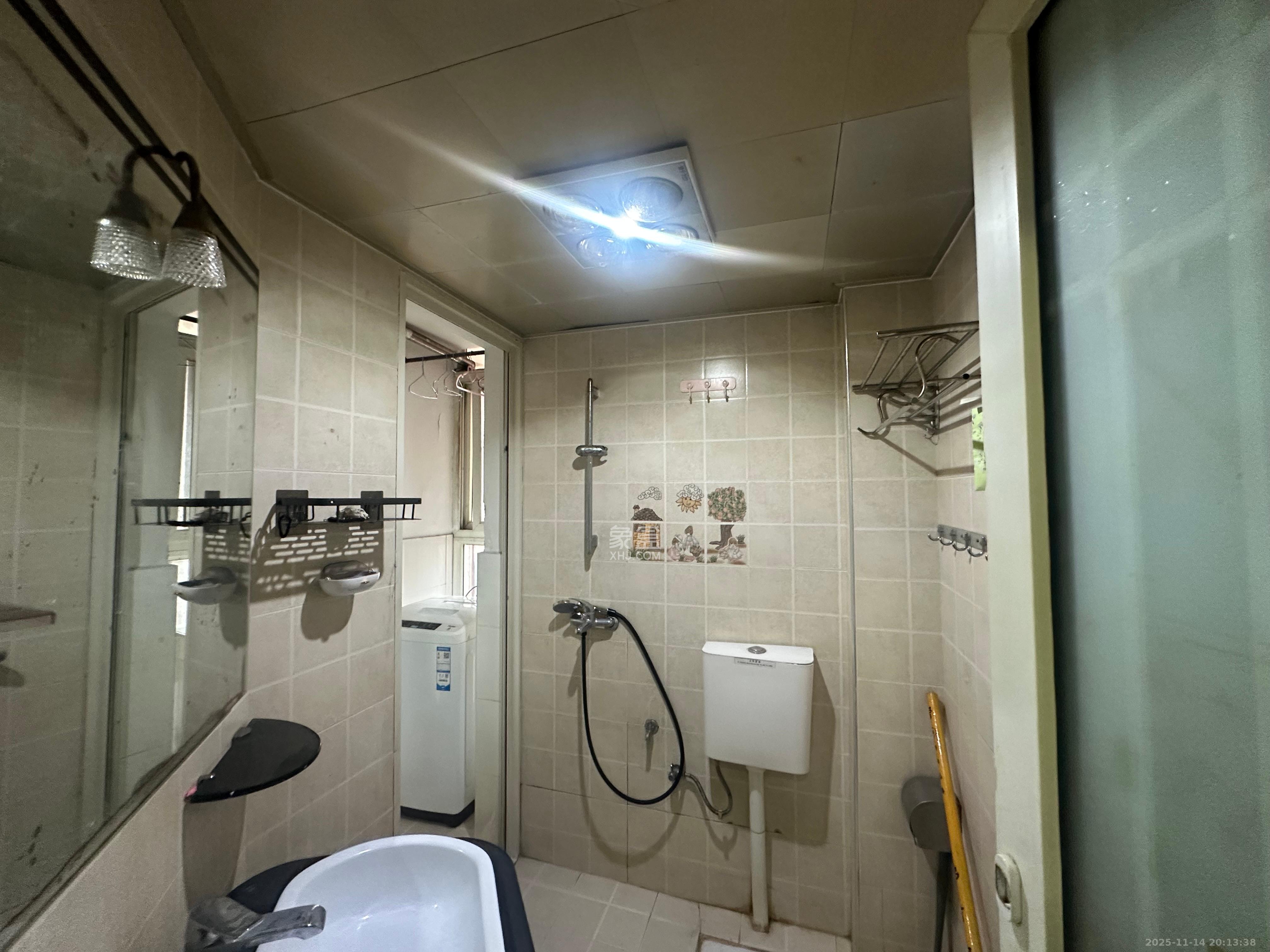 红旗区三片  1室1厅1卫    1800.0元/月室内图