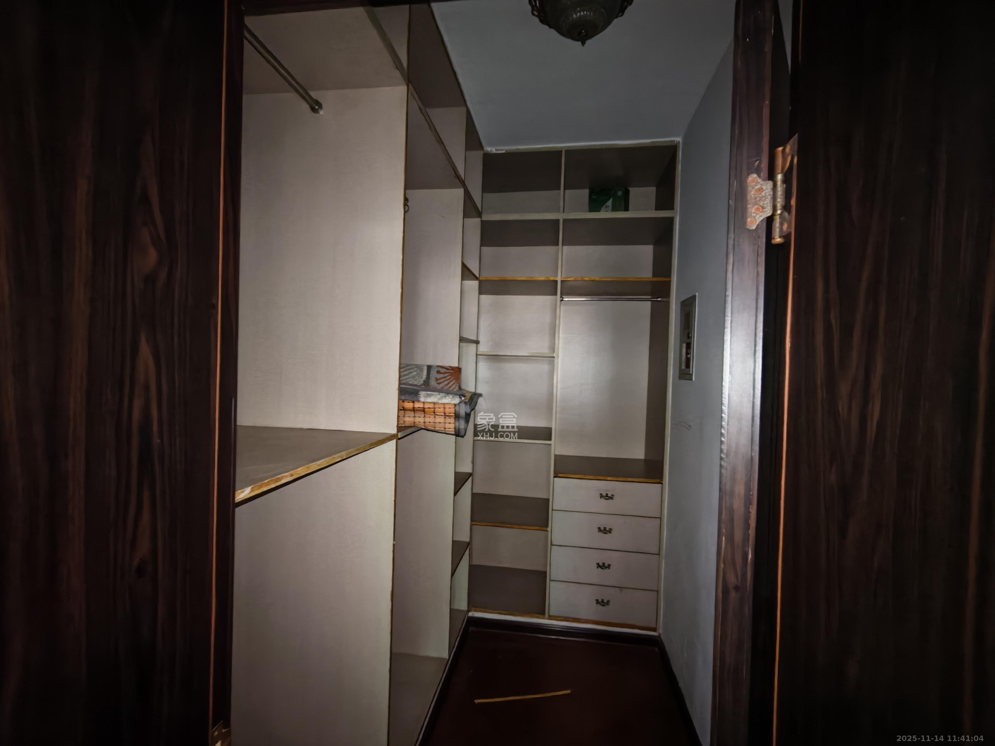 洞井商贸城  5室3厅2卫    2800.0元/月室内图