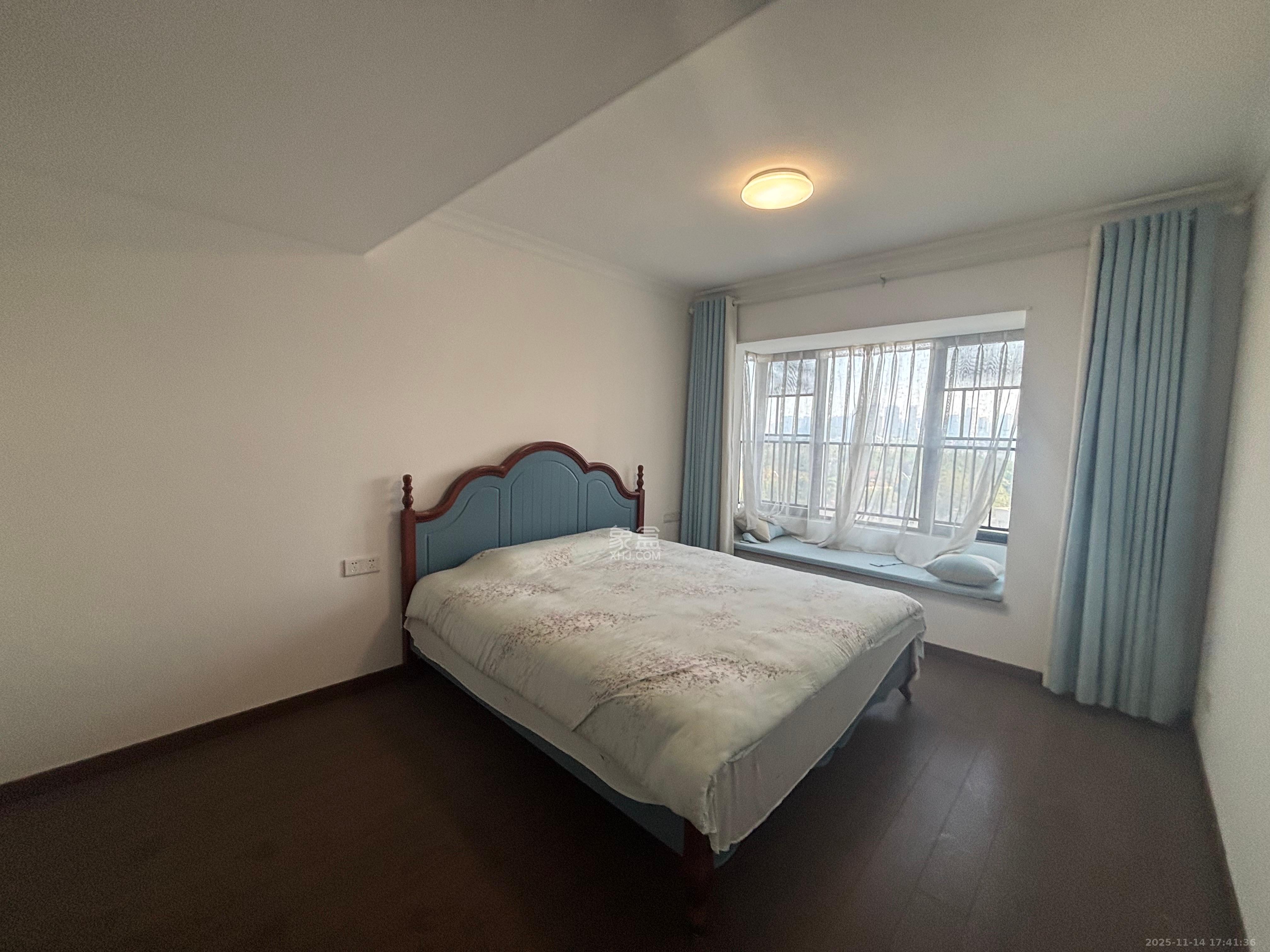 万科金域缇香  4室2厅2卫    4000.0元/月室内图