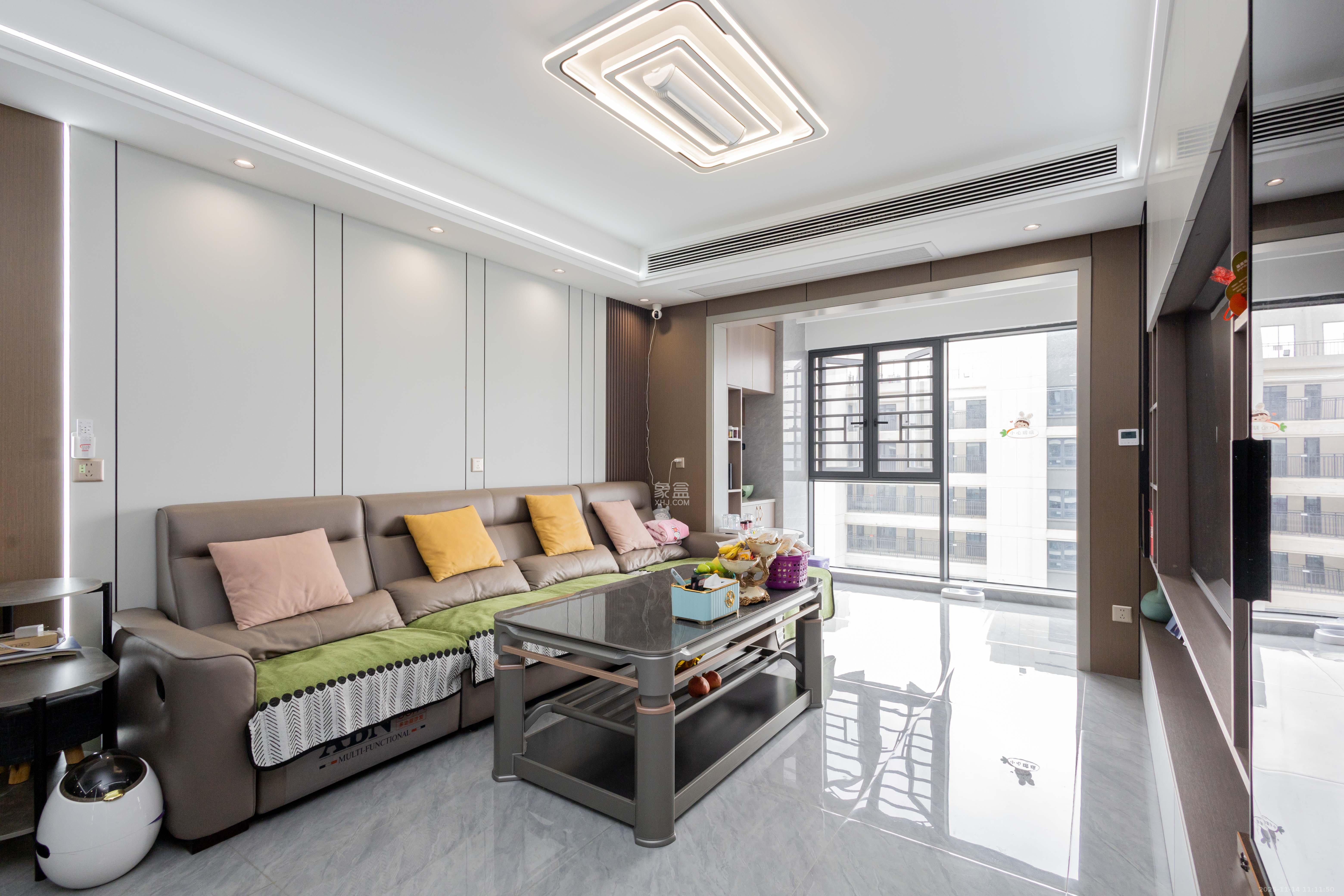 新力菩悦星都汇  4室2厅2卫    148.0万客厅