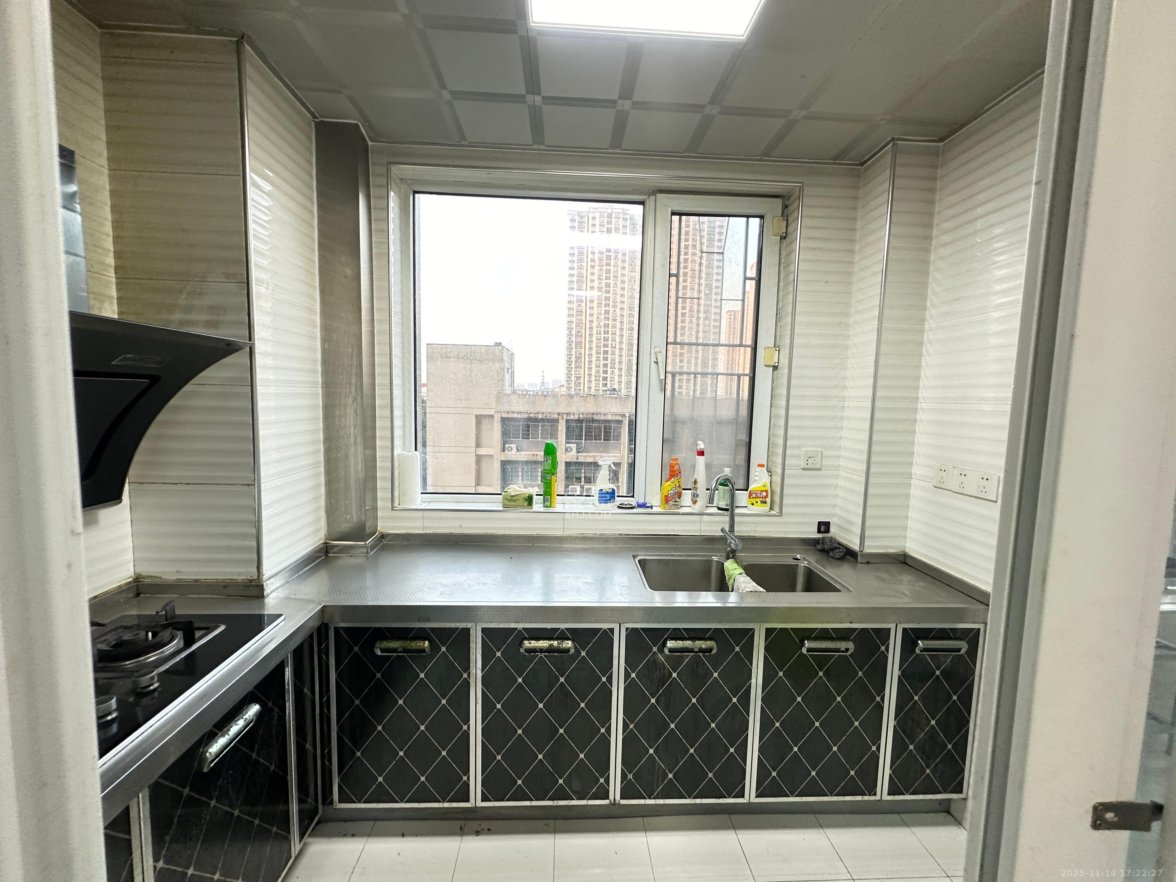 万国城（当代满庭春MOMA）二期  3室2厅1卫    2480.0元/月室内图