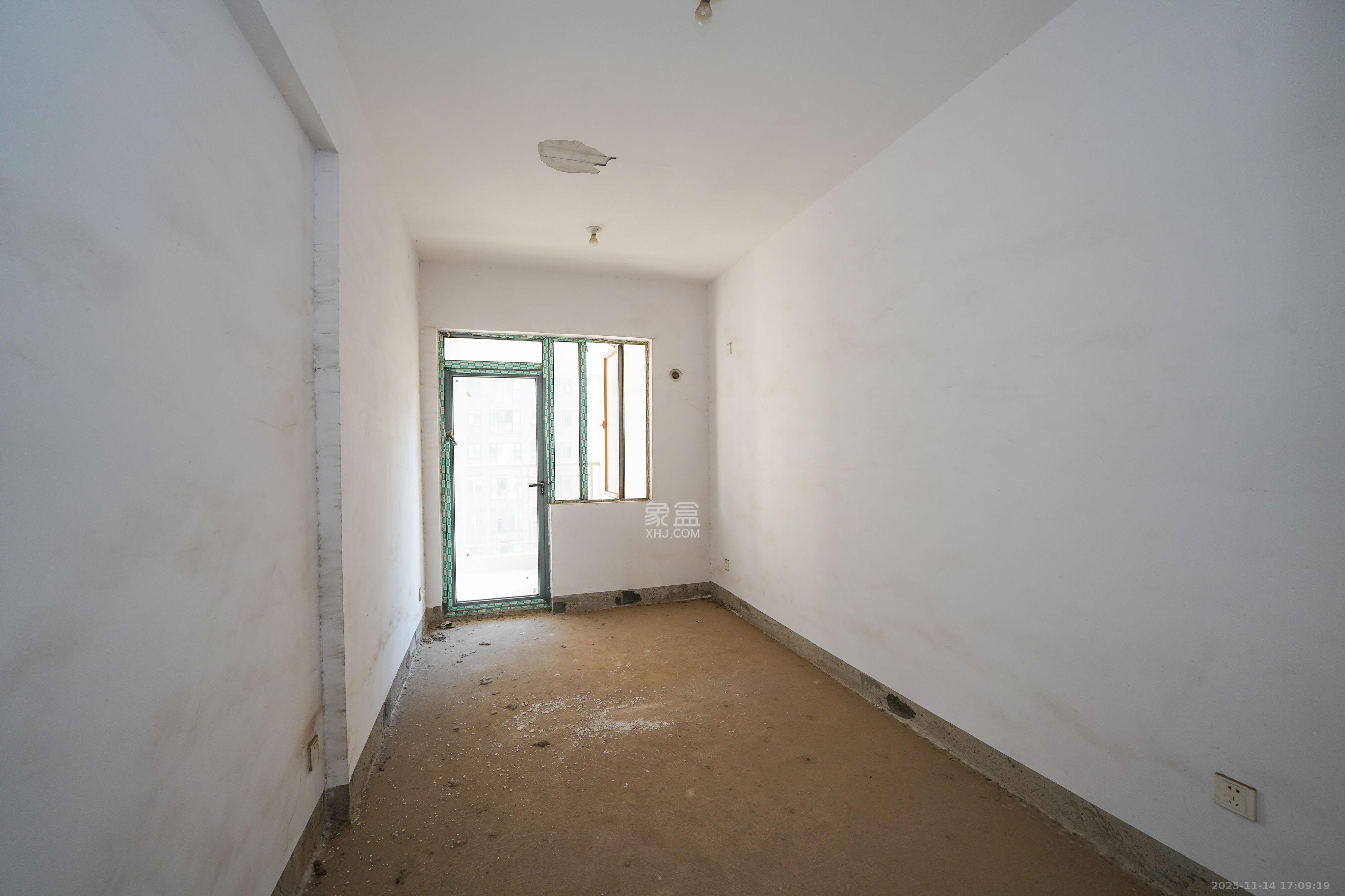 和美星城  4室2厅2卫    105.0万卧室