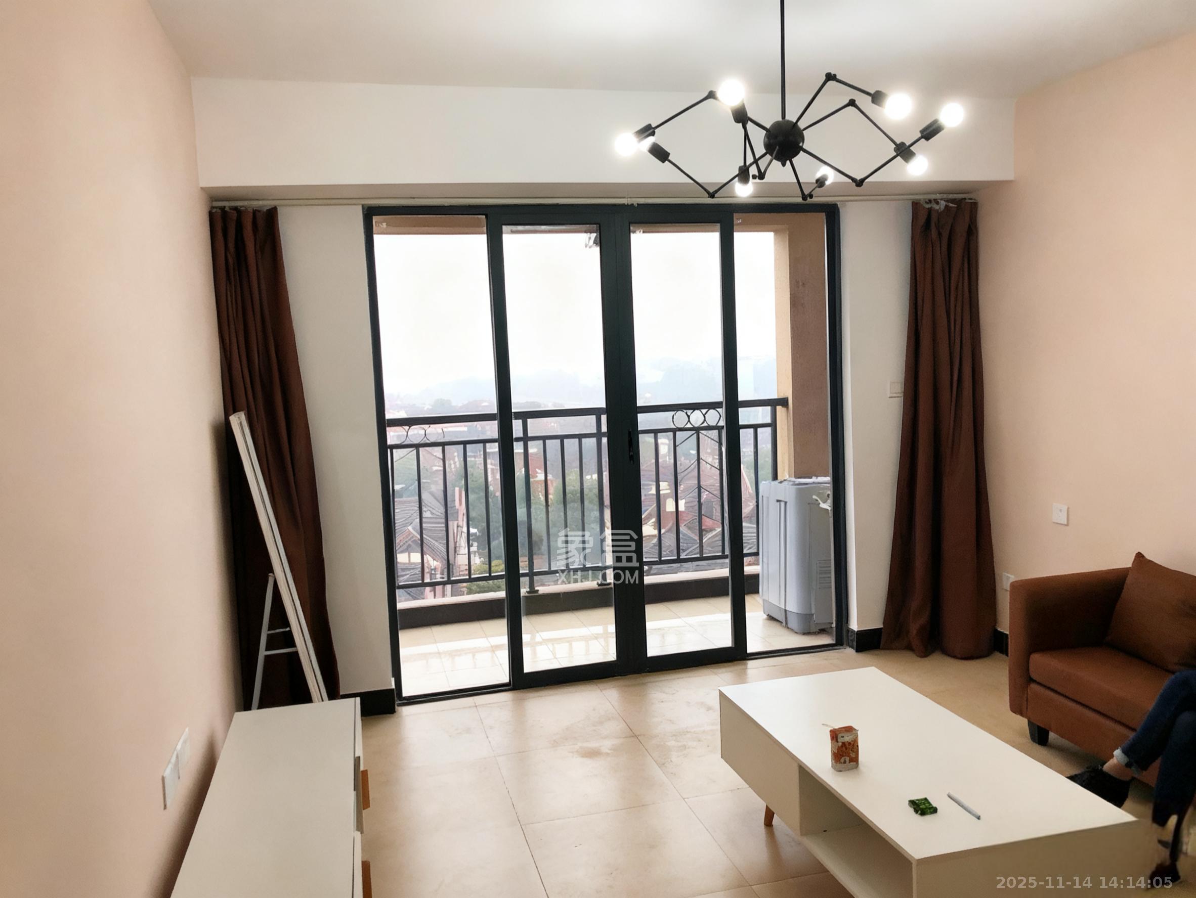 爵世名邸东湖（东湖壹号企业总部基地）  4室2厅2卫    2200.0元/月