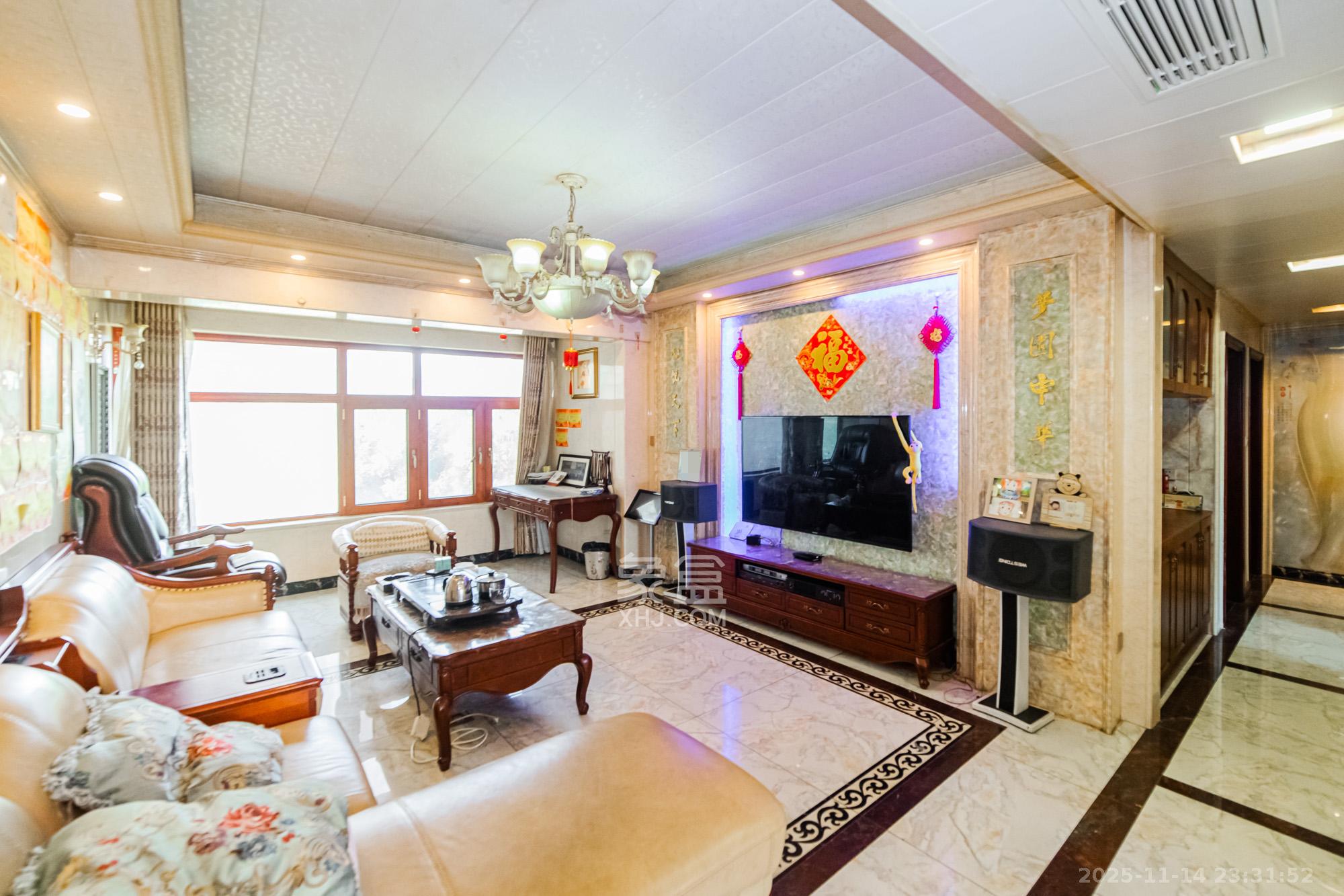 五矿沁园金城（春和景园）  4室2厅2卫    125.0万客厅