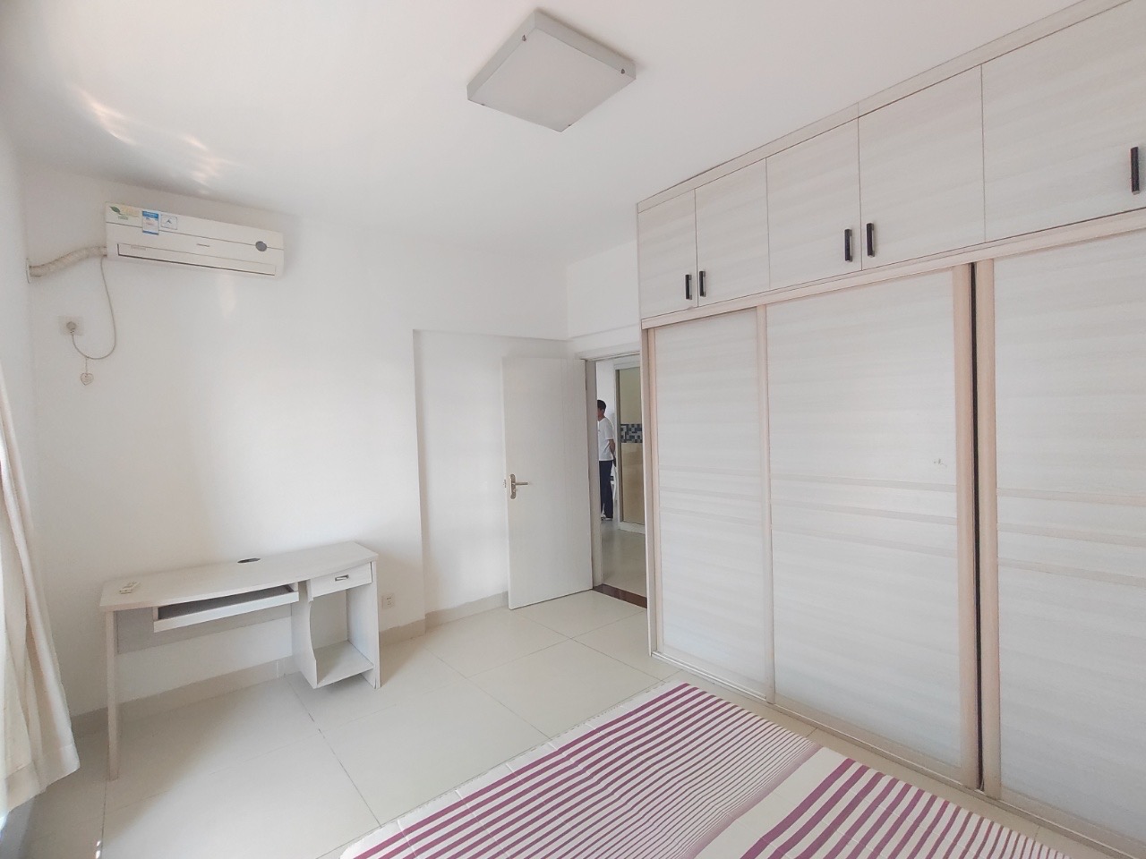 八一小区  4室2厅2卫    4000.0元/月室内图