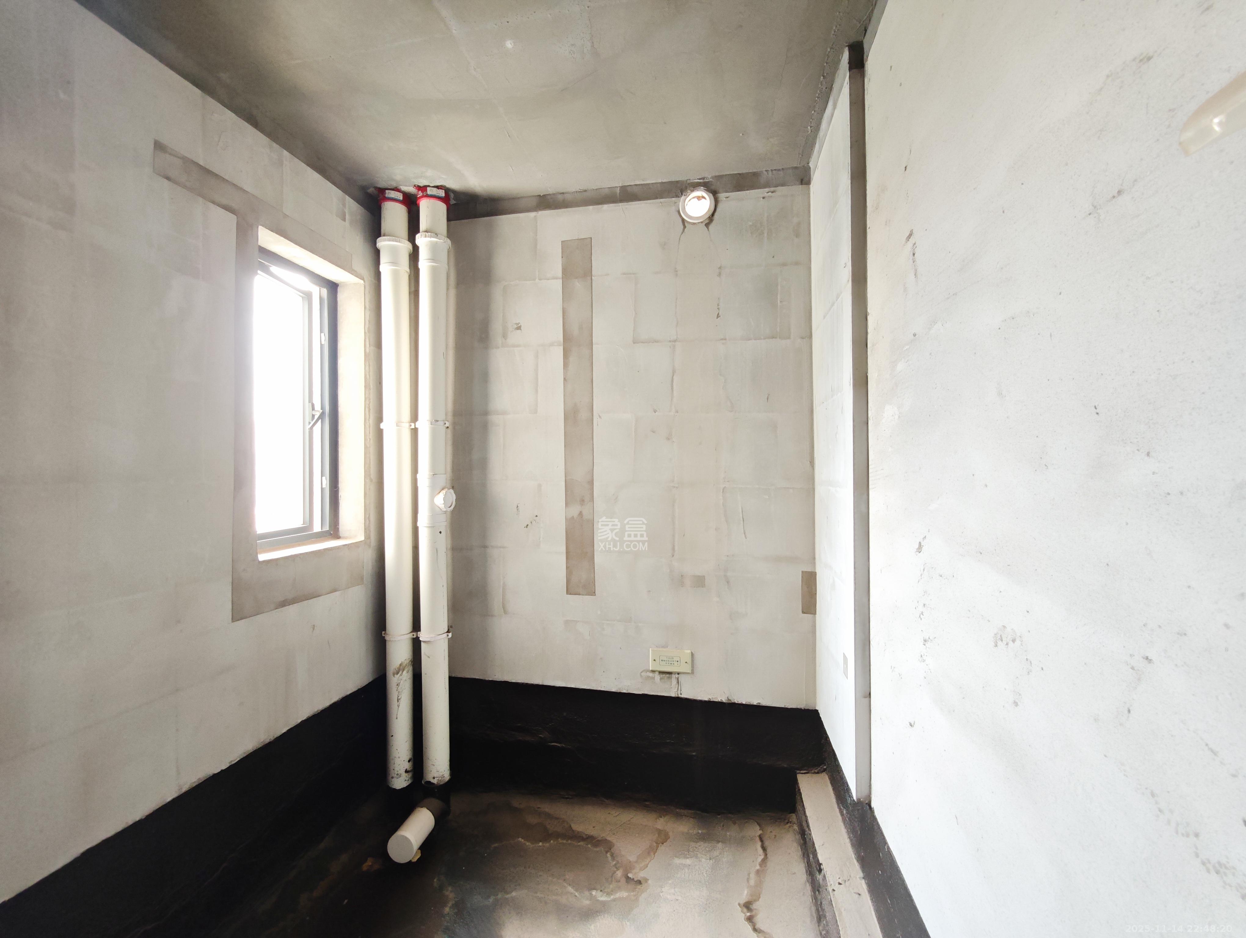 中建嘉和城  3室2厅2卫    90.0万卫生间