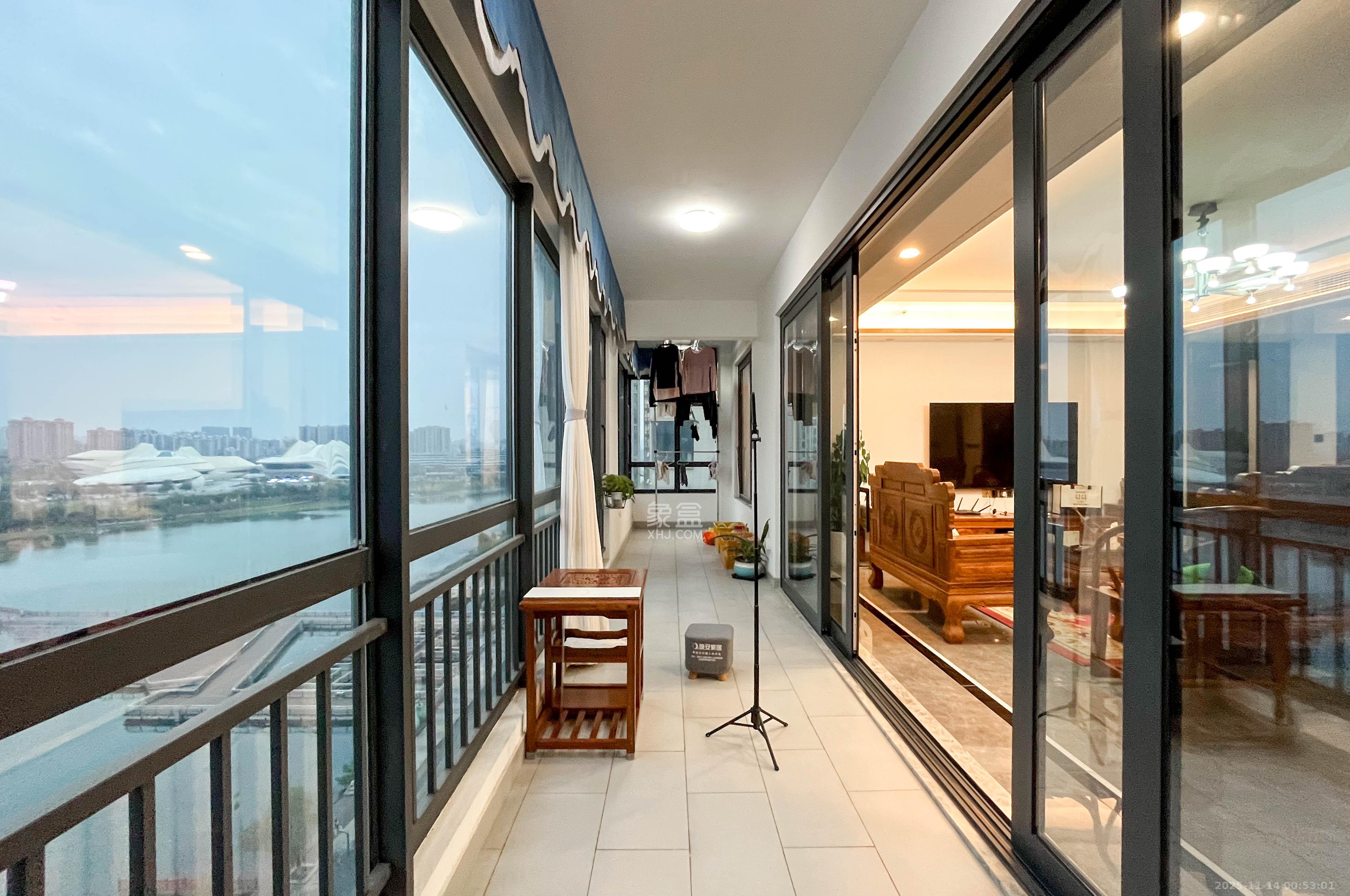 中海梅溪湖壹号  4室2厅2卫    700.0万其他