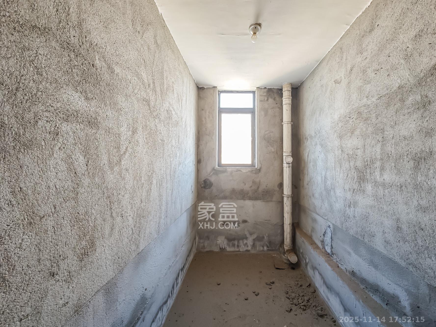 极目楚天 4室2厅2卫 90.0万 极目楚天 4室2厅2卫 90.0万卫生间