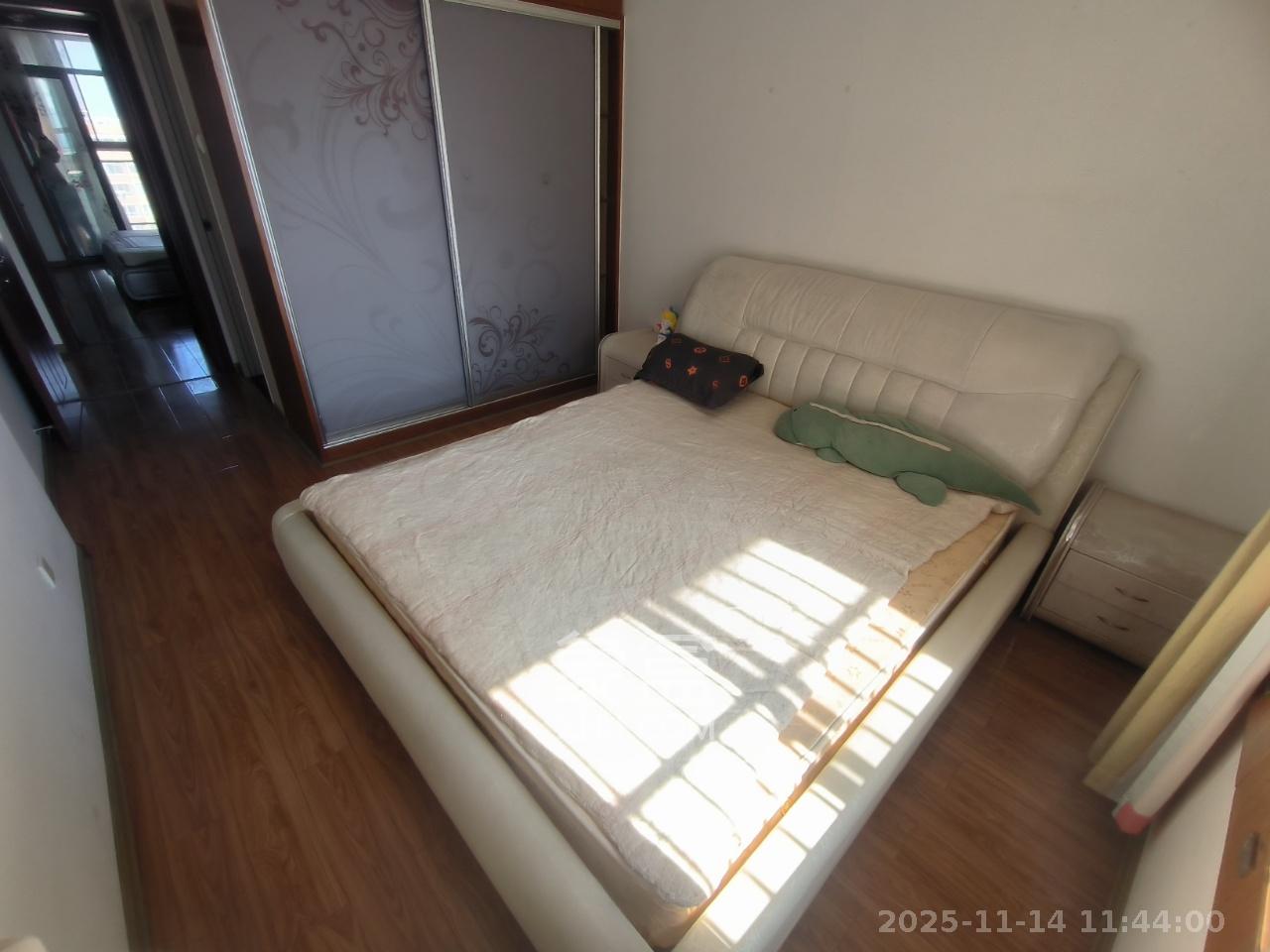 巢之恋  3室2厅2卫    2200.0元/月室内图