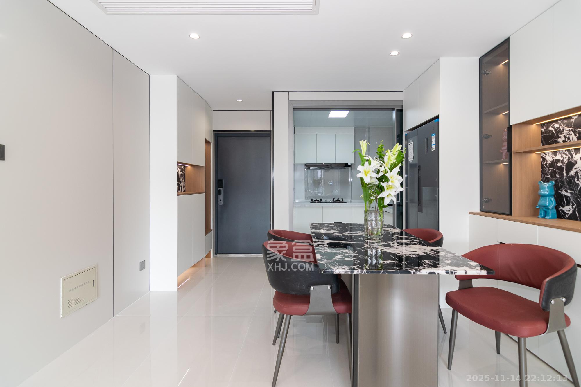 澳海月亮湾  4室2厅2卫    82.8万客厅