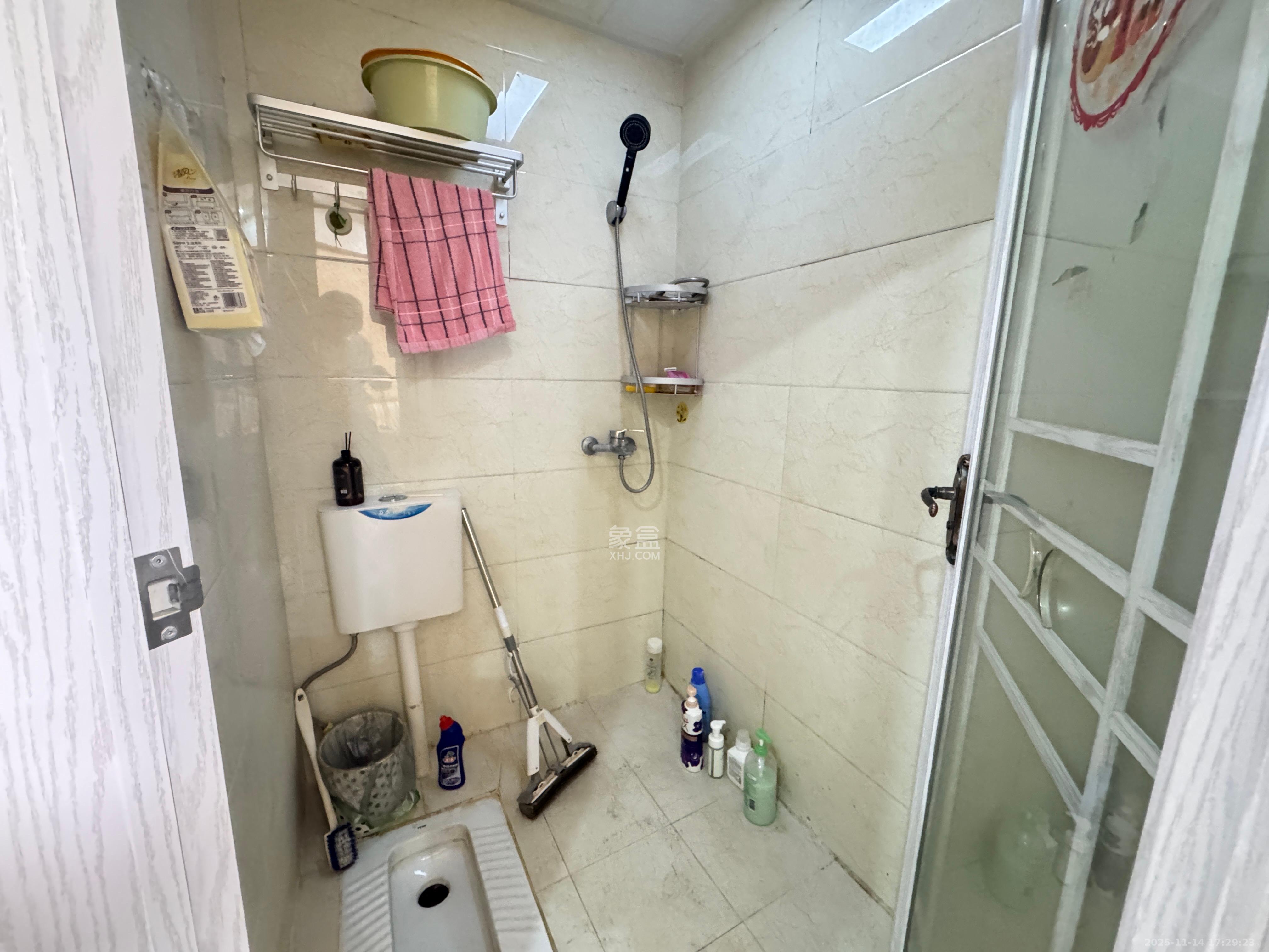 达美D6区  1室1厅1卫    1900.0元/月室内图