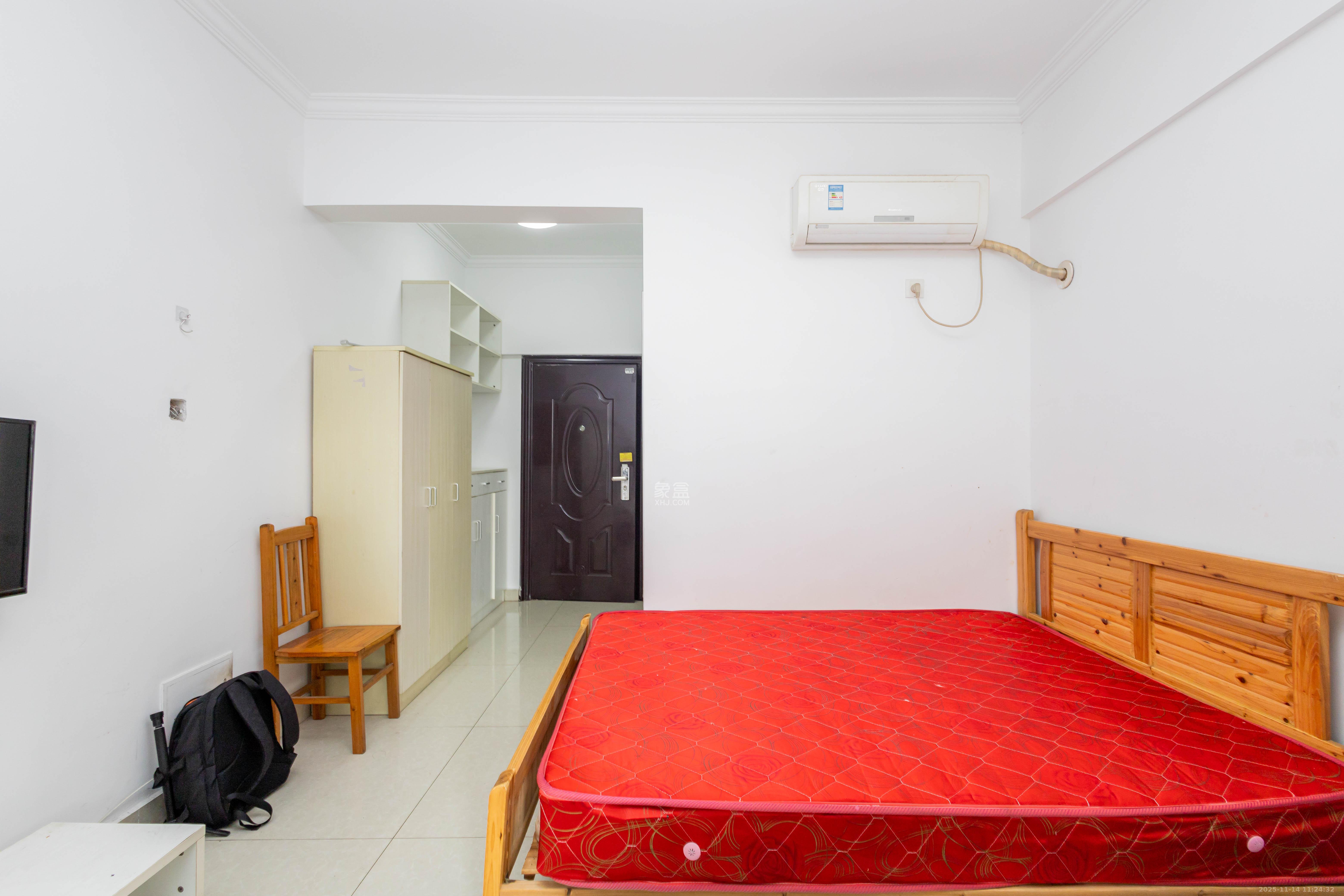 爵士湘 1室1厅1卫 16.8万 爵士湘 1室1厅1卫 16.8万客厅