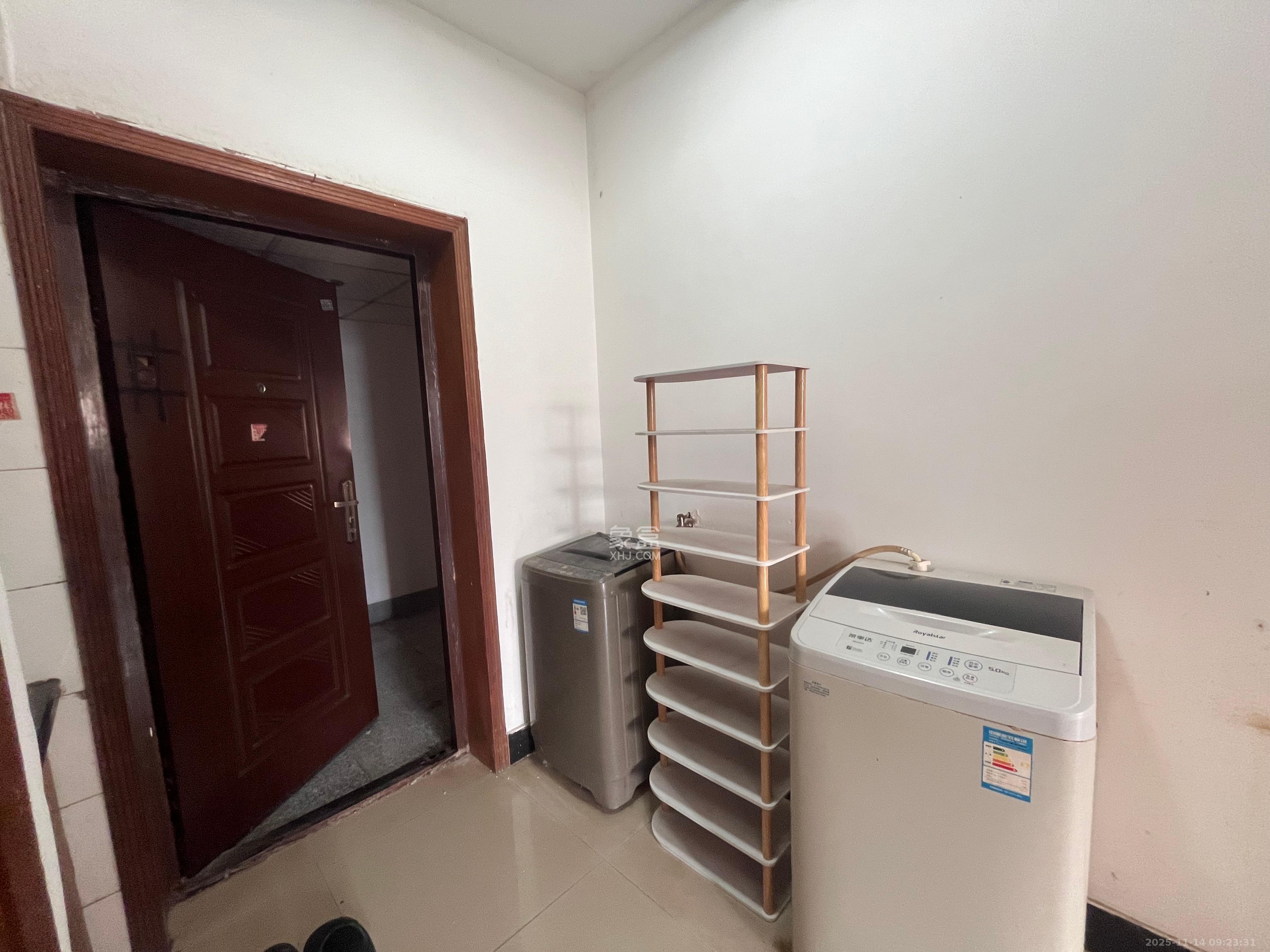 三和公寓  1室1厅1卫    1100.0元/月室内图