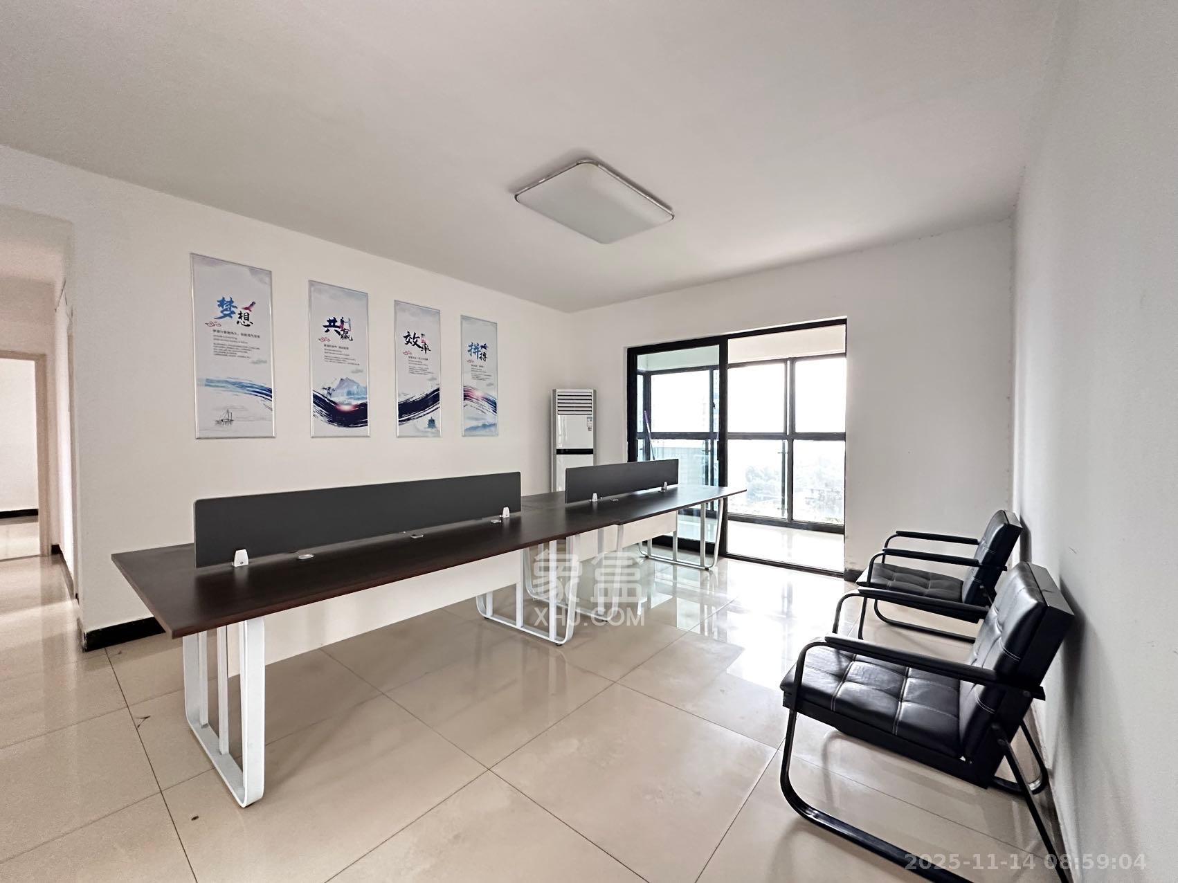 达美D6区  4室2厅2卫    3000.0元/月