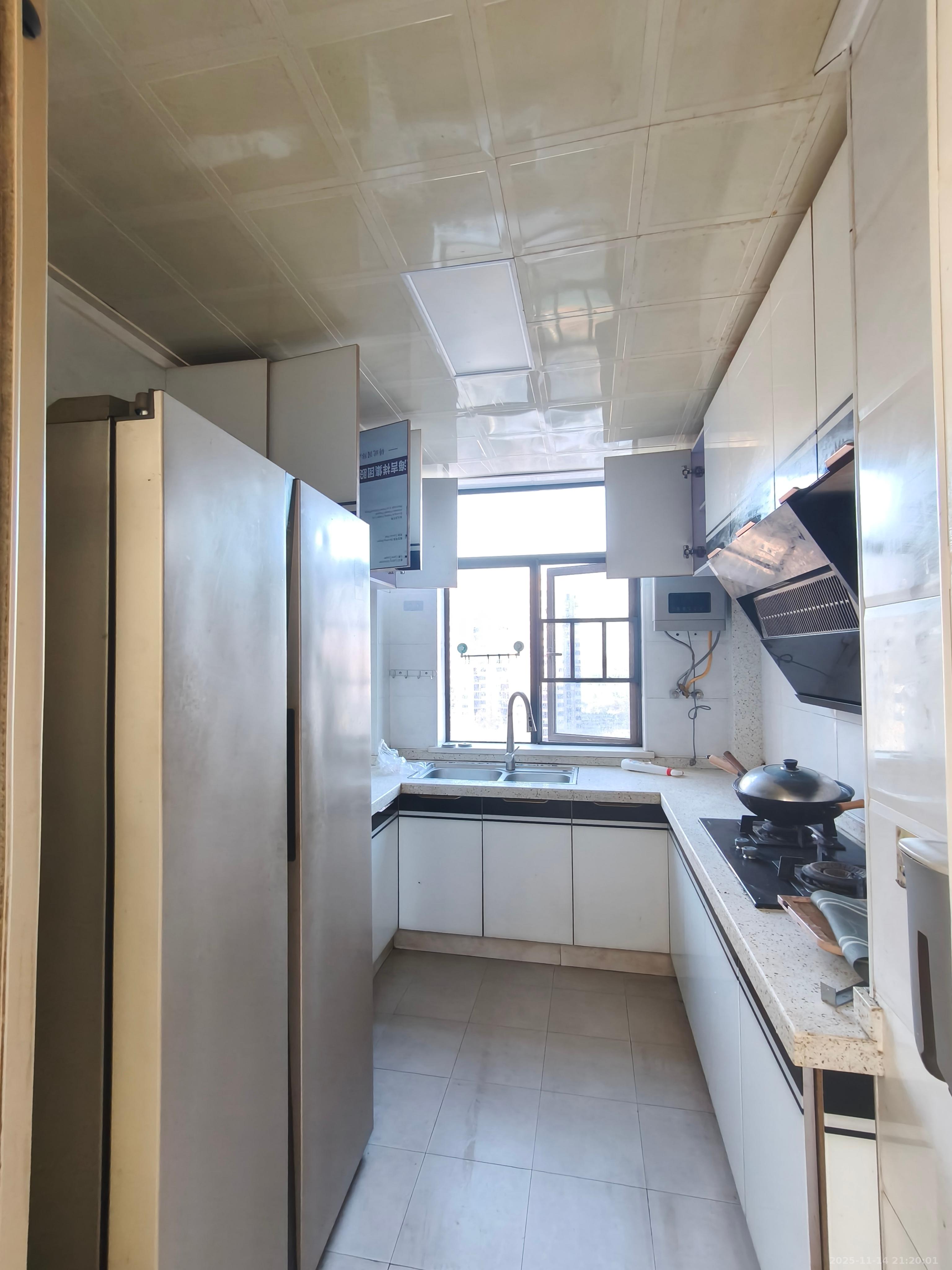 辉煌国际城二期  3室2厅2卫    2800.0元/月室内图