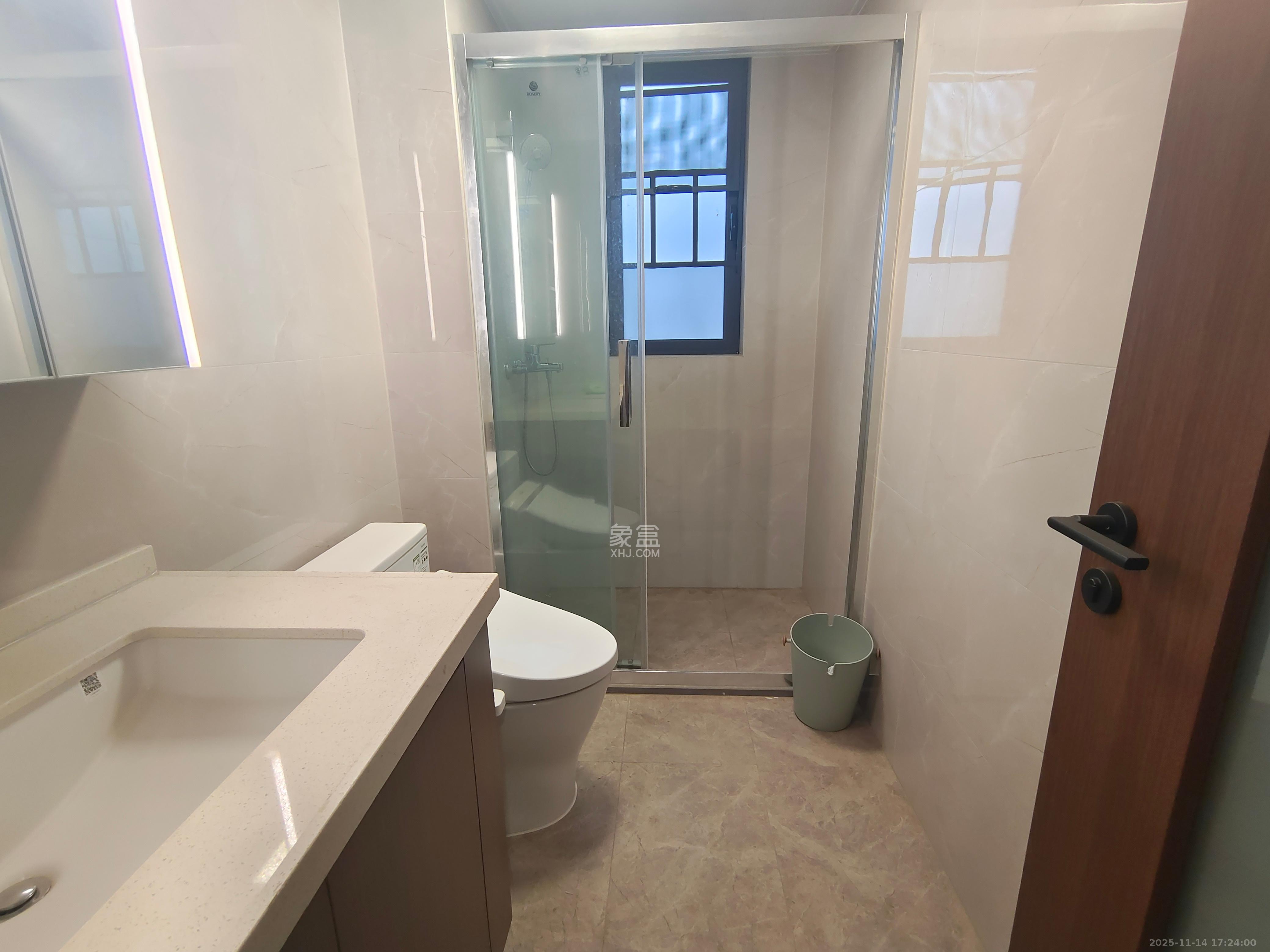 招商雍山湖  4室2厅3卫    4500.0元/月室内图