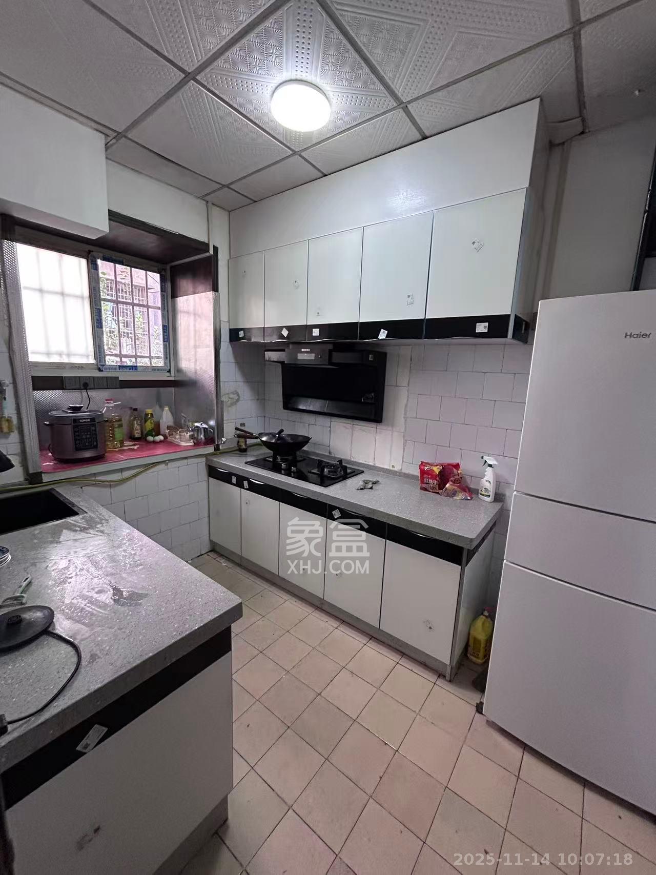 涂家冲社区(涂新小区、农商银行宿舍) 3室1厅1卫 2100.0元/月 涂家冲社区(涂新小区、农商银行宿舍) 3室1厅1卫 2100.0元/月室内图