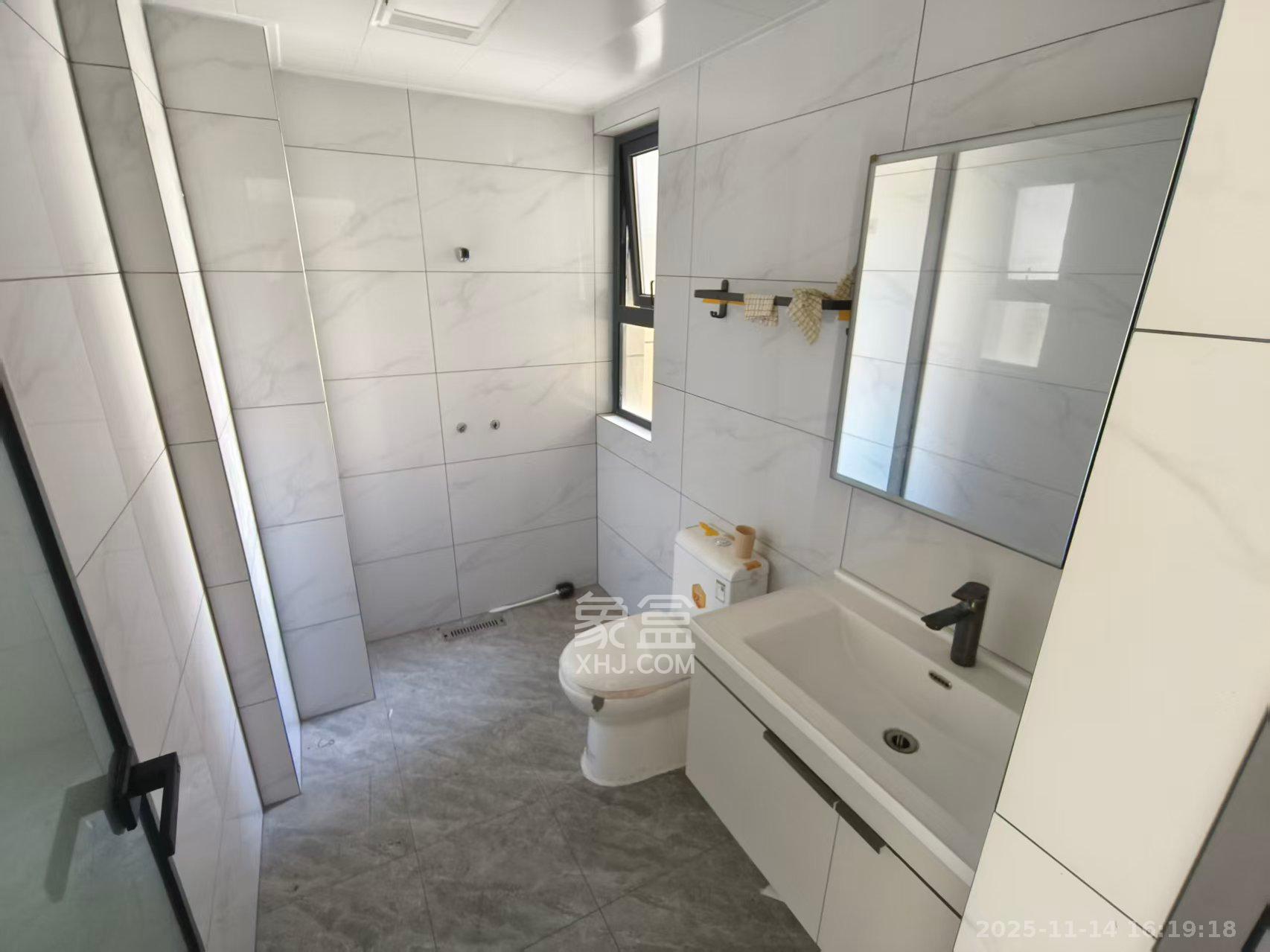 明发阅江悦府  3室2厅2卫    2100.0元/月室内图