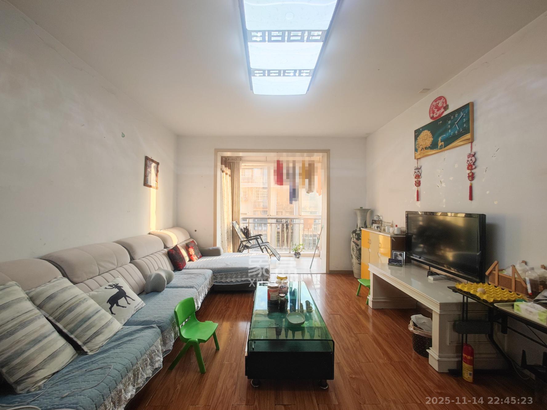 鄱阳小区  3室2厅2卫    65.0万