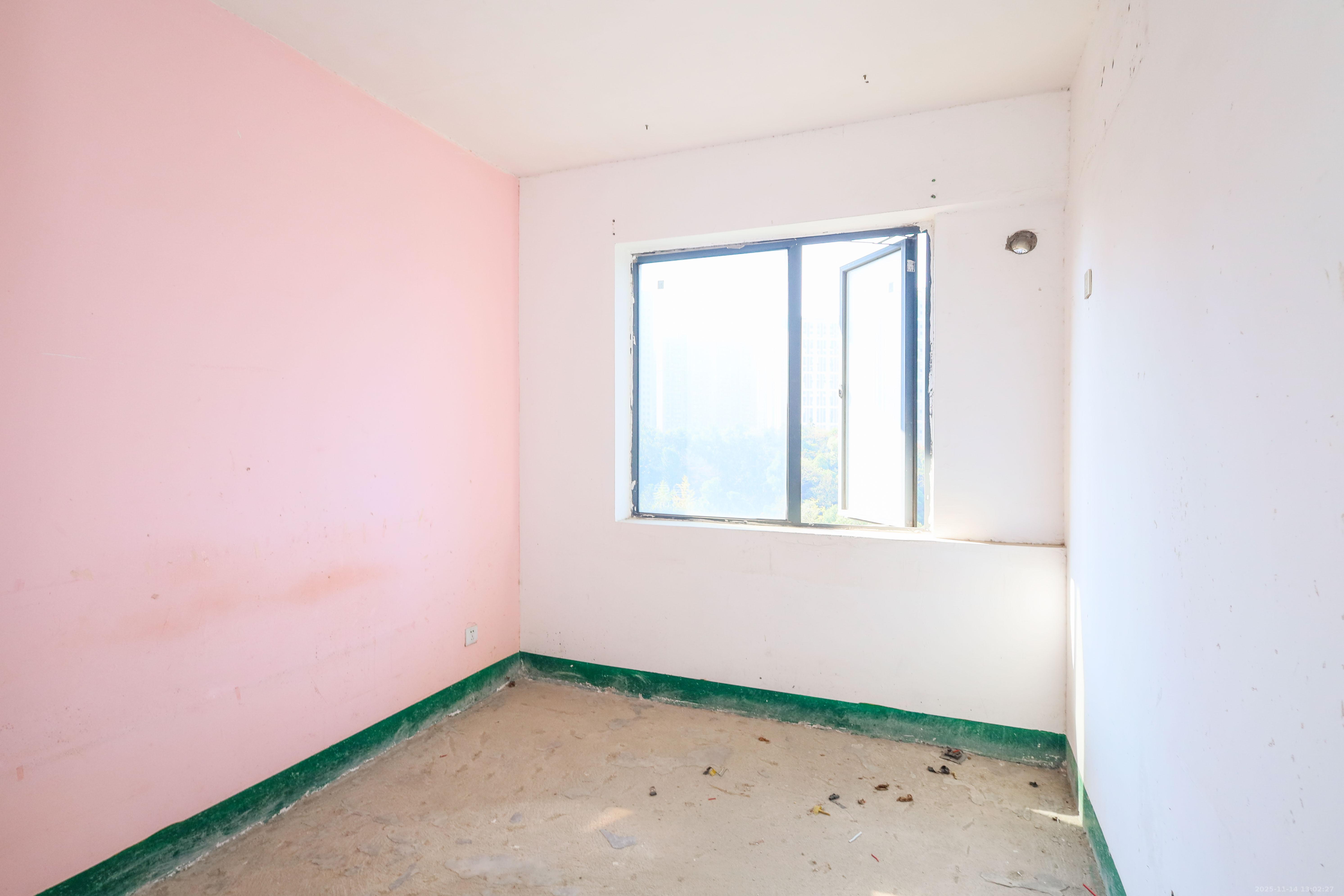 骑龙大街(骑龙苑) 3室2厅2卫 78.0万 骑龙大街(骑龙苑) 3室2厅2卫 78.0万卧室