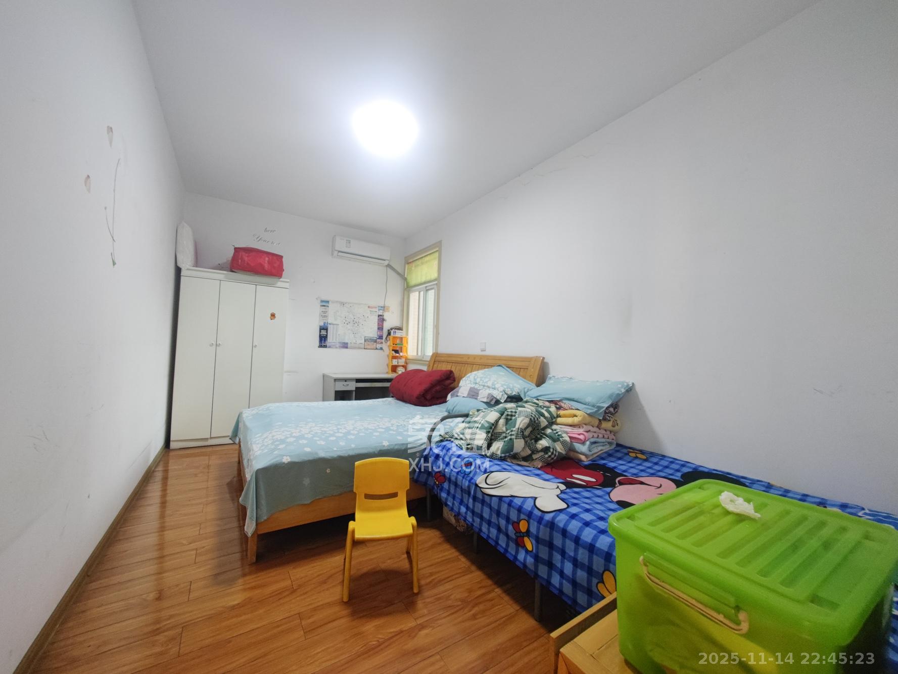 鄱阳小区  3室2厅2卫    65.0万卧室