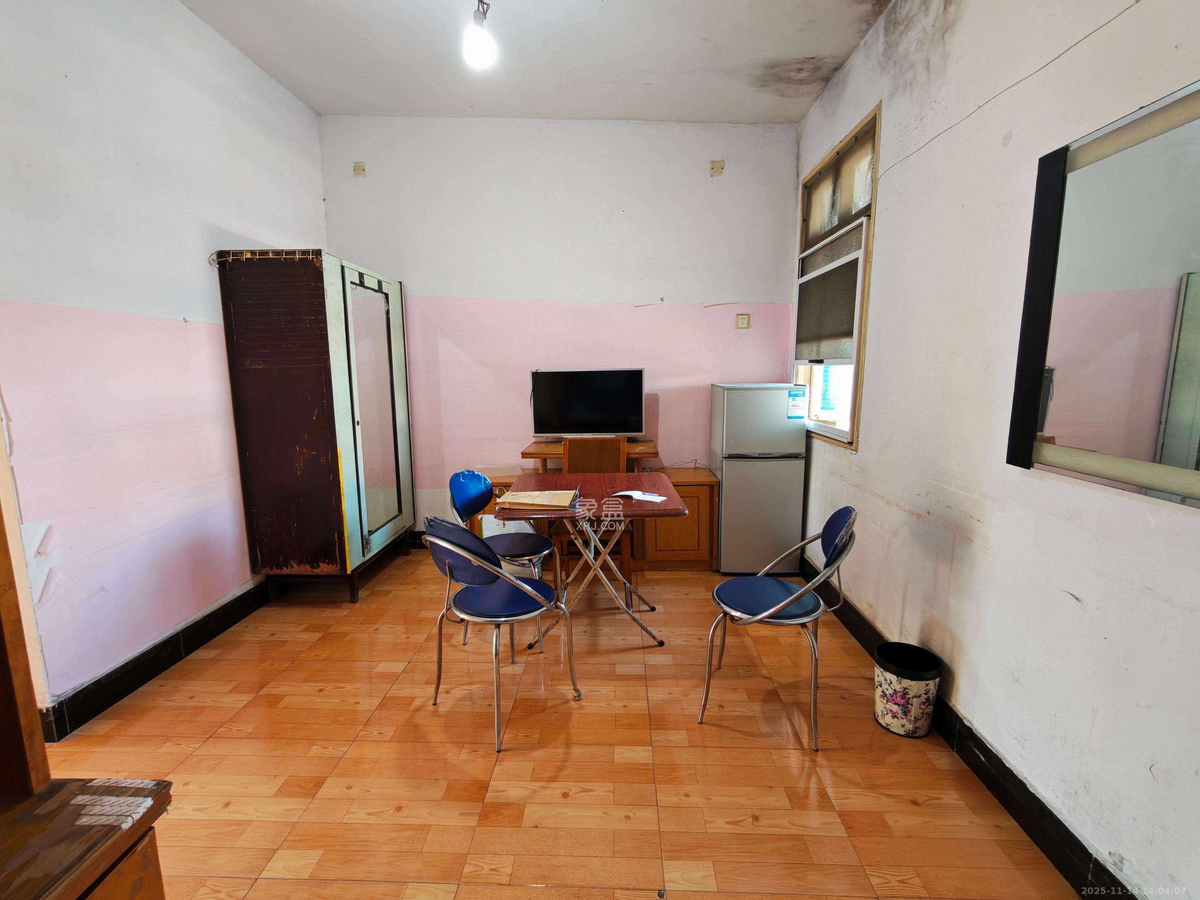 老鸦冲小区  1室1厅1卫    800.0元/月