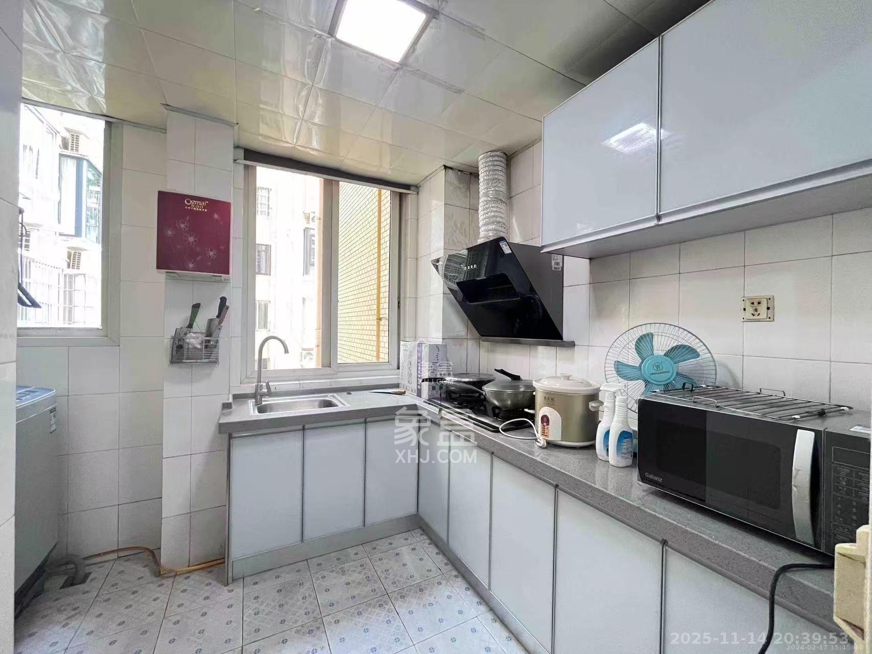 金碧文华  1室2厅1卫    2000.0元/月室内图