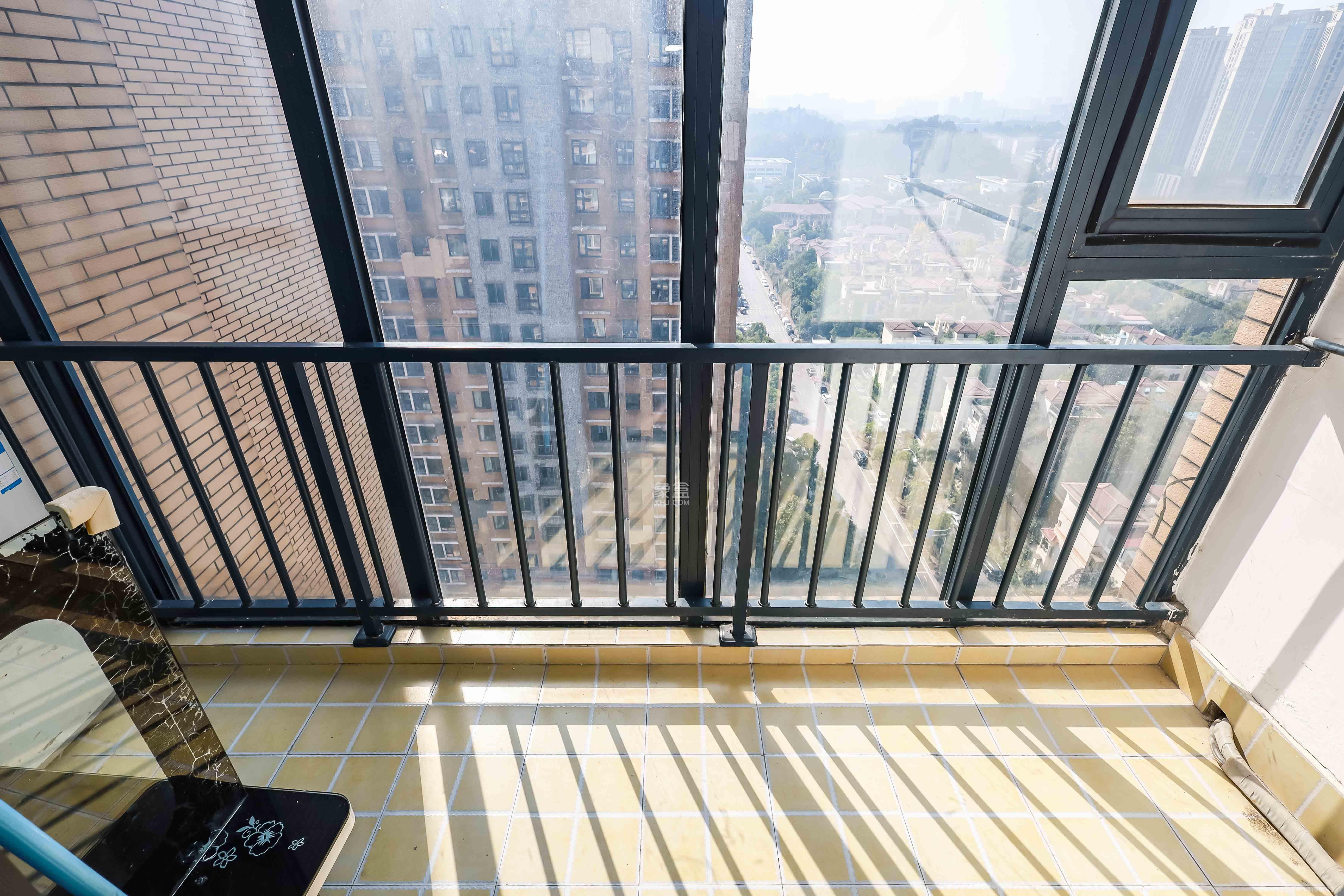 北京御园一二期（国泰嘉园）  3室2厅1卫    100.0万阳台