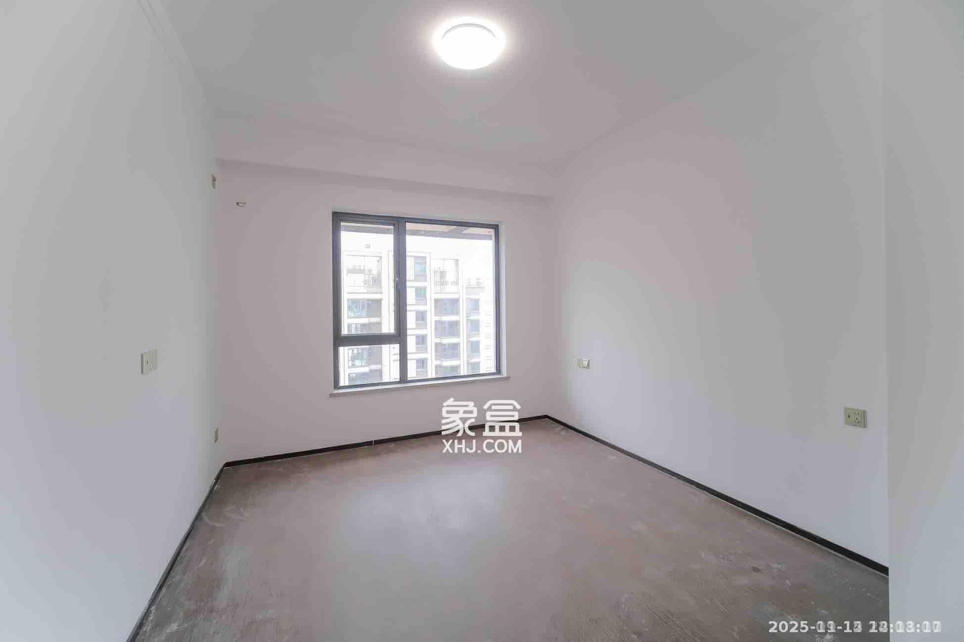 荣盛城  3室2厅2卫    1800.0元/月室内图