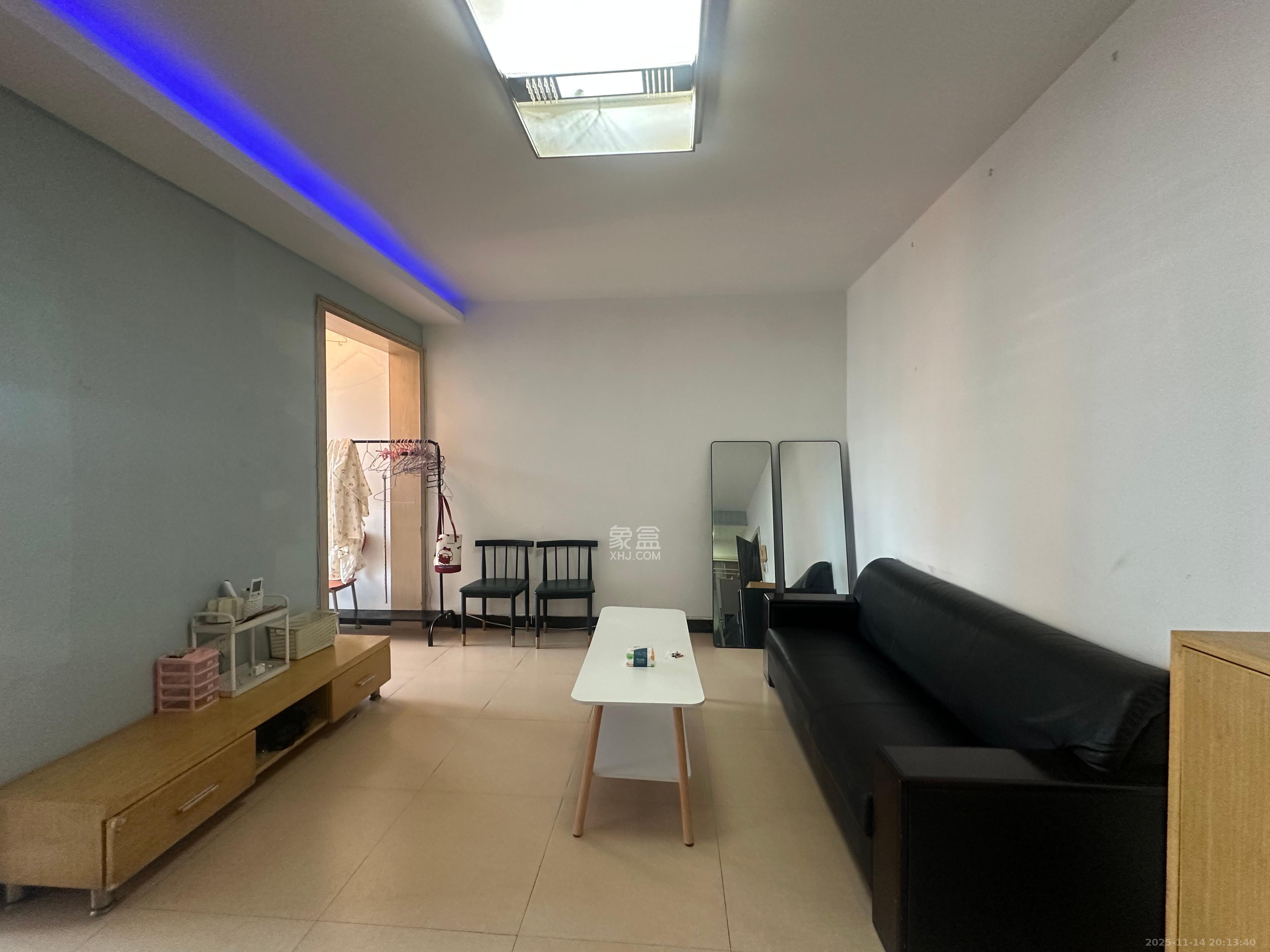 红旗区三片  1室1厅1卫    1800.0元/月室内图