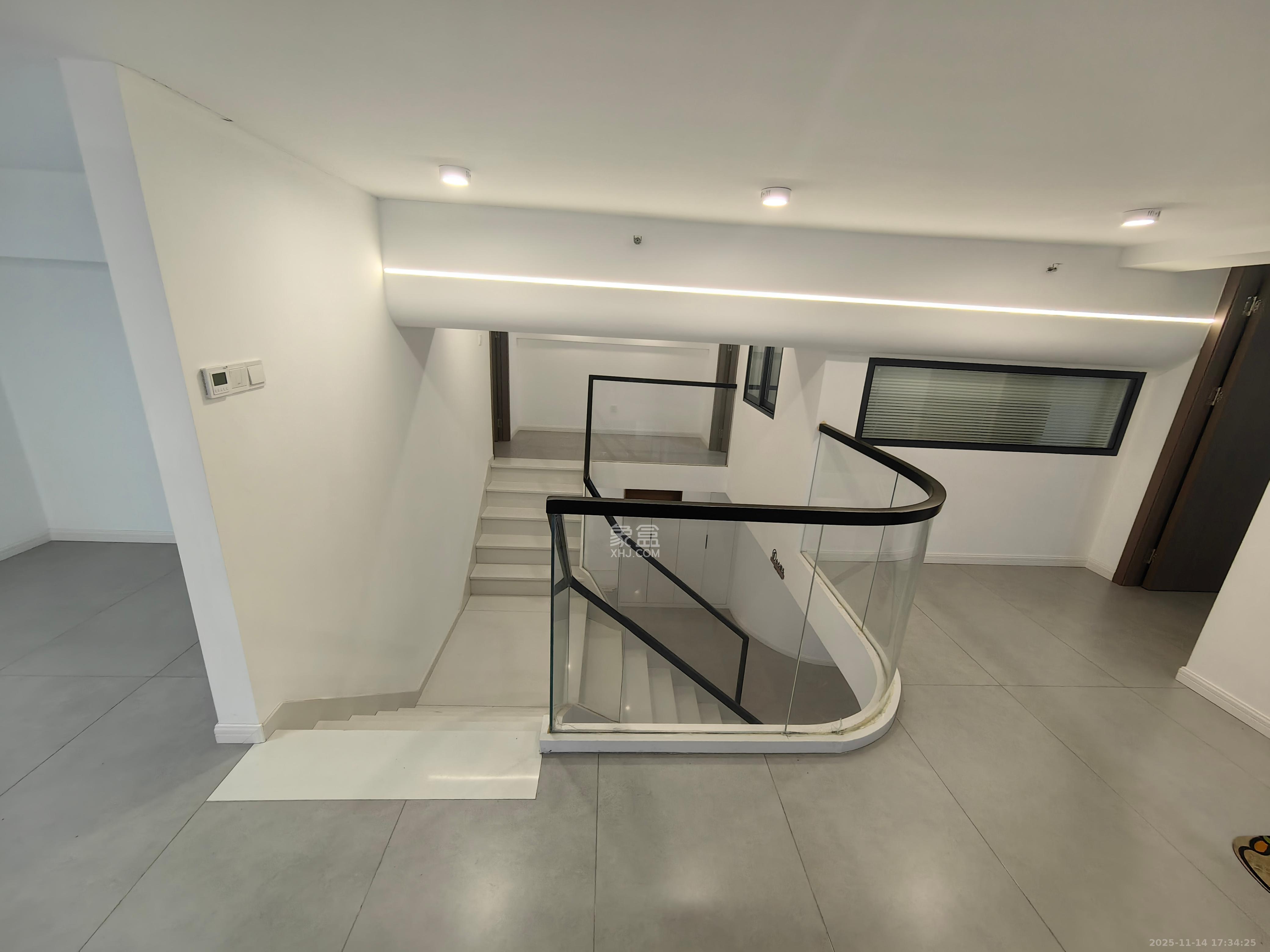 正荣梅溪紫阙台  3室2厅2卫    5800.0元/月室内图