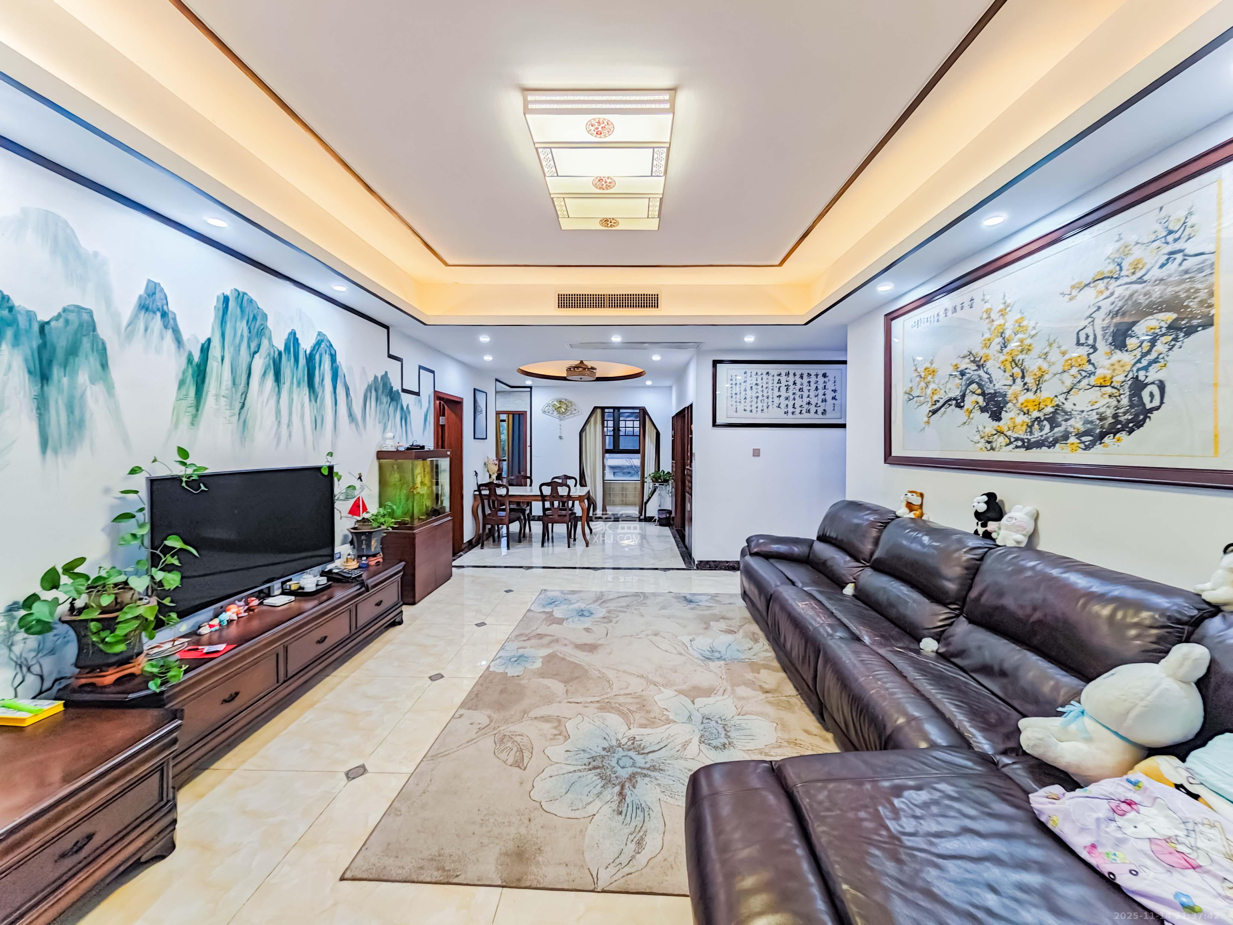 绿地之窗  4室2厅2卫    166.0万客厅