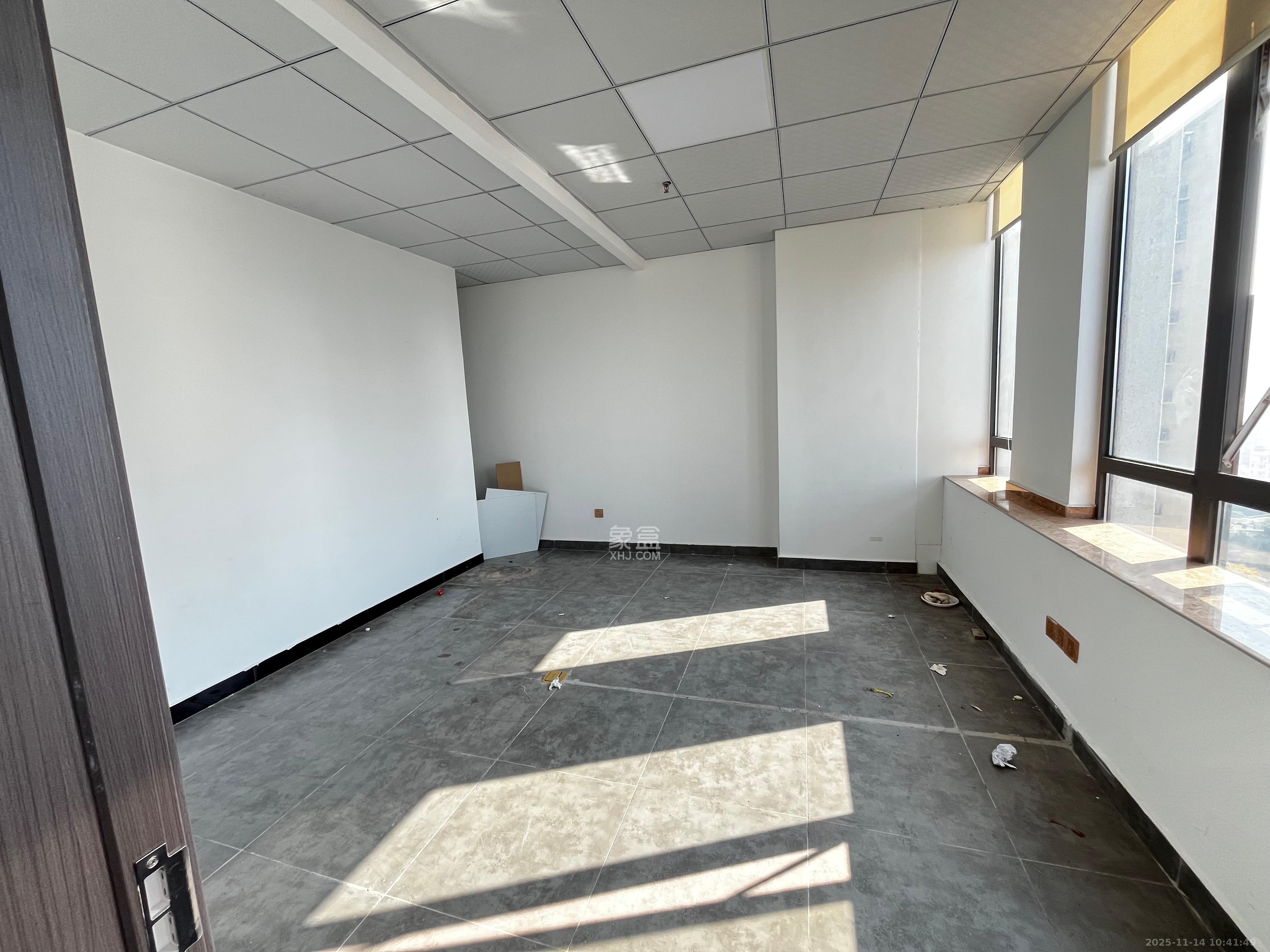 华润置地广场一期   262.0㎡      12000.0元/月室内图