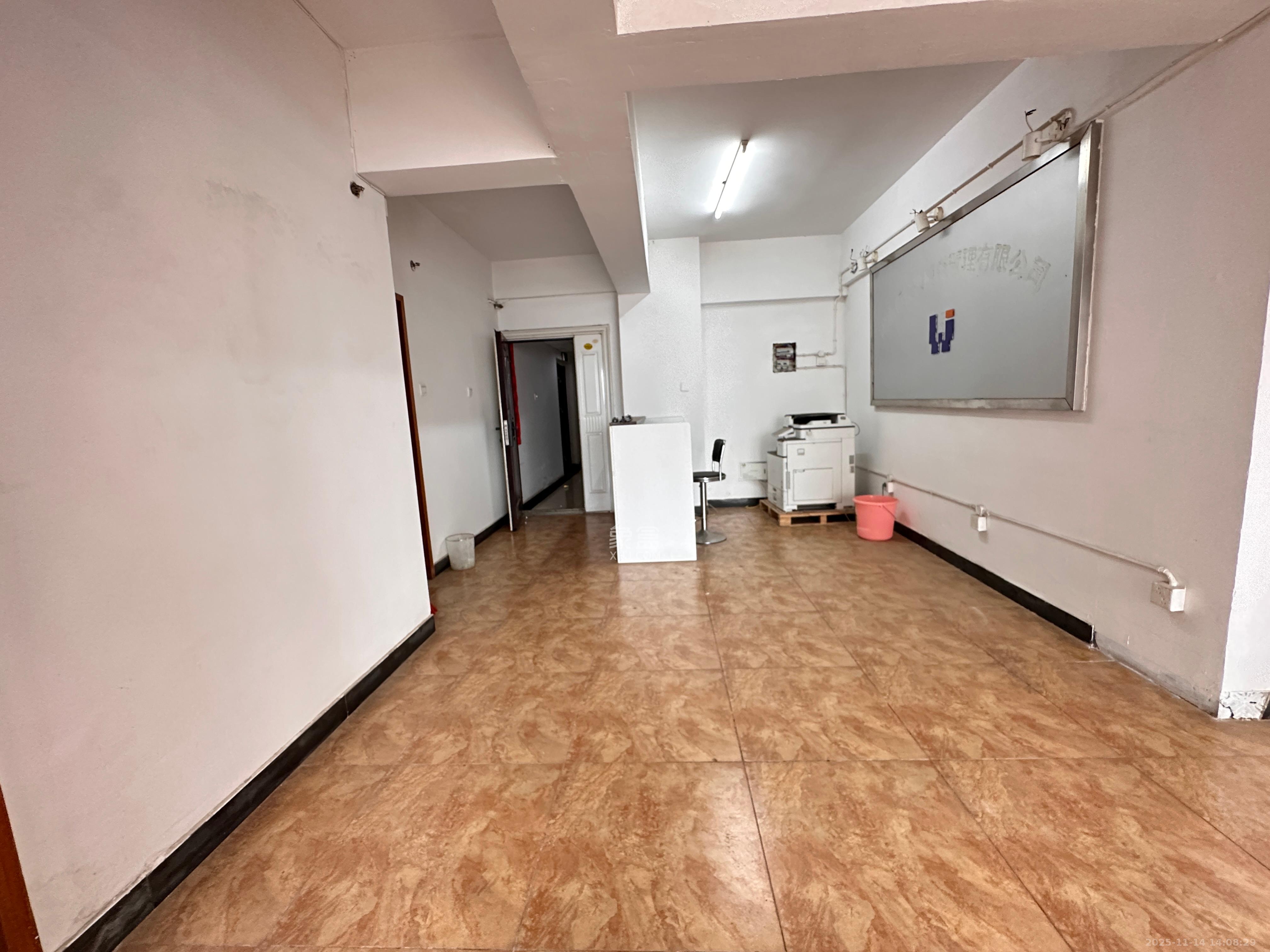 西子一间  3室2厅2卫    4000.0元/月室内图